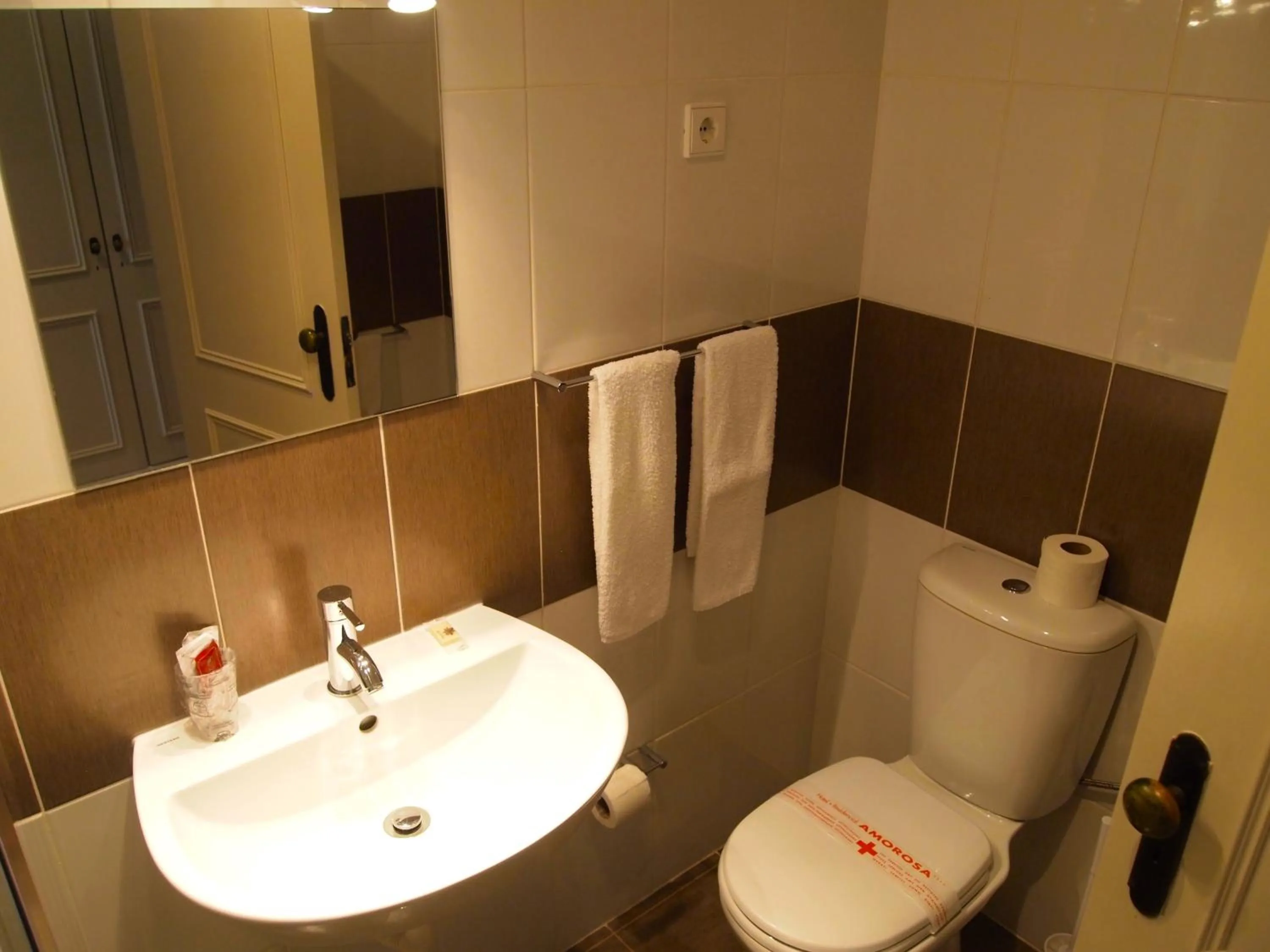 Bathroom in Hotel Areias Claras