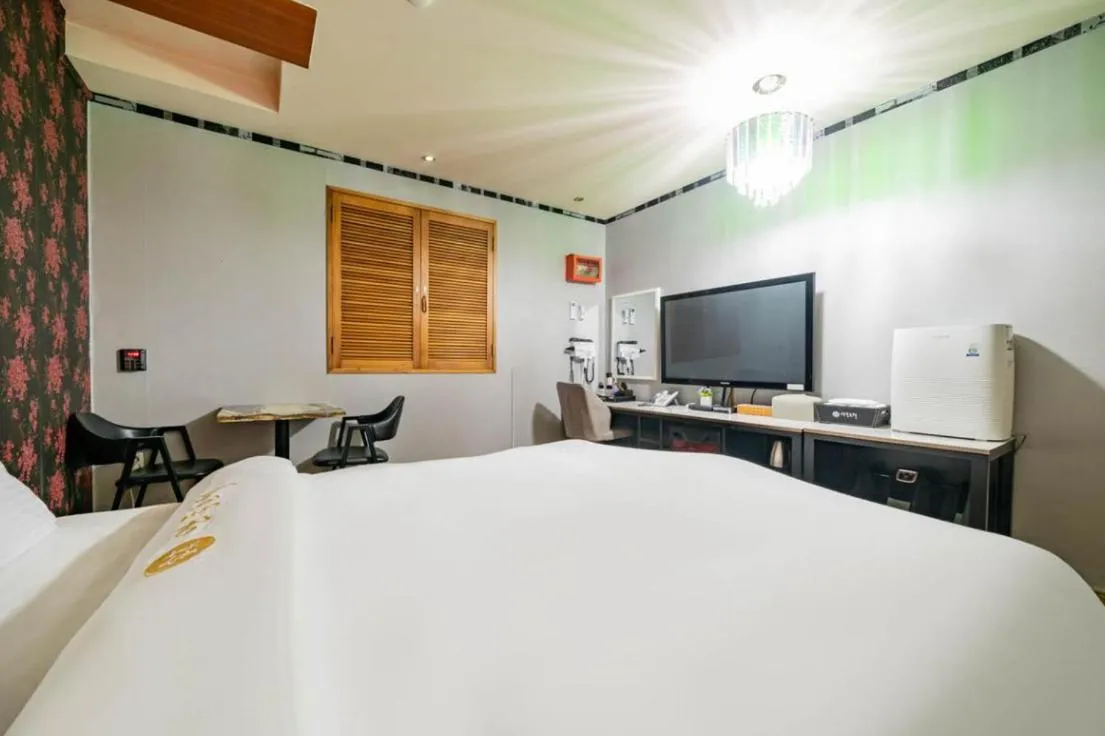 TV and multimedia, Bed in Andong hotel