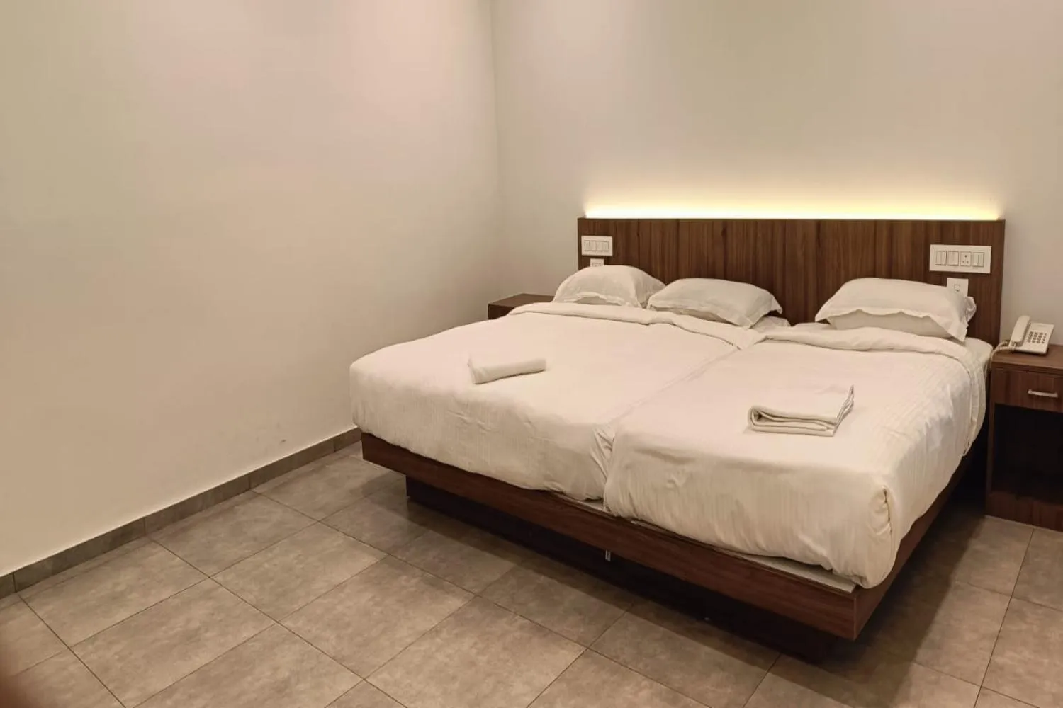 Photo of the whole room, Bed in Green Tea Hotels