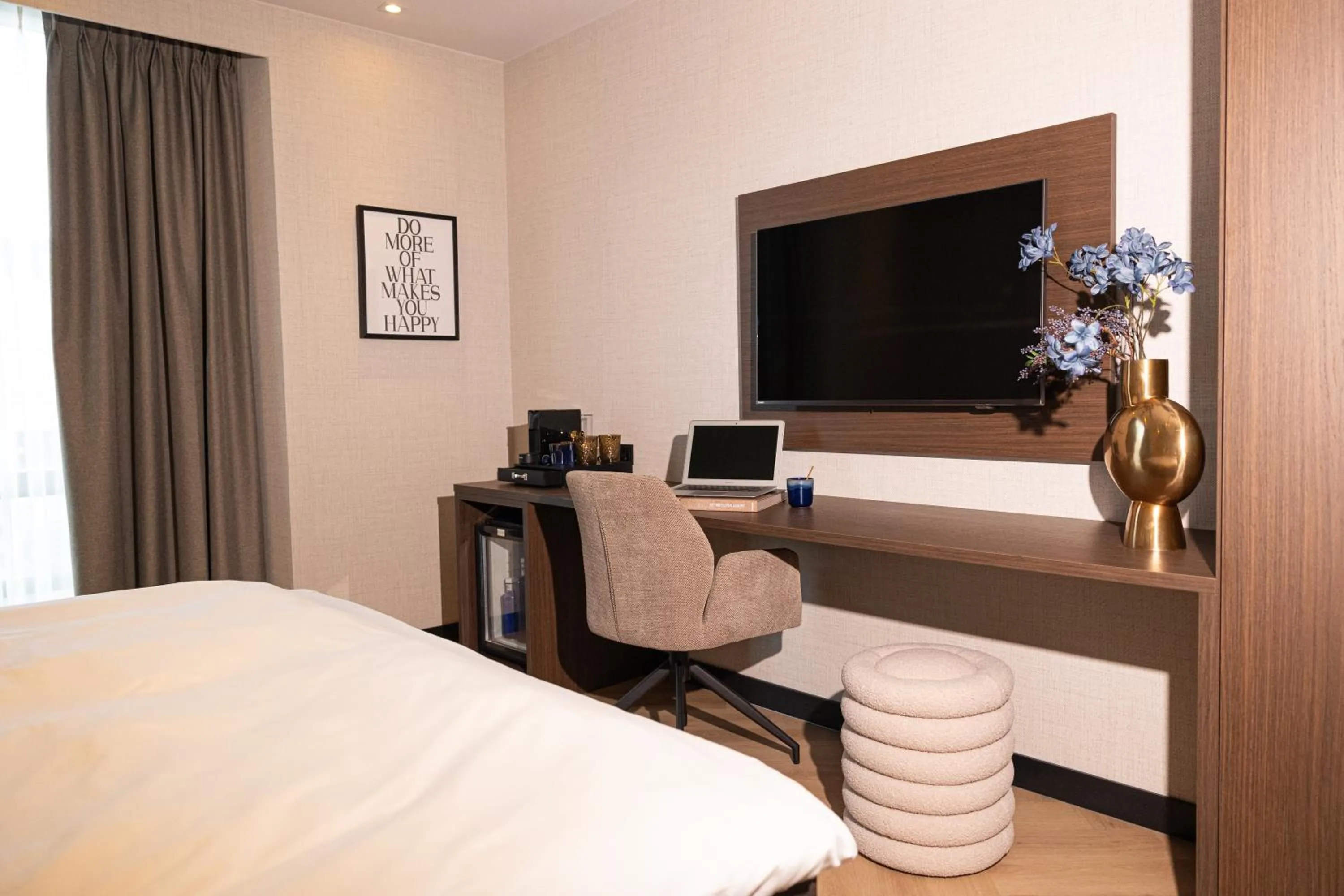 TV and multimedia, Bed in Hotel Twenty-Three Amsterdam Airport