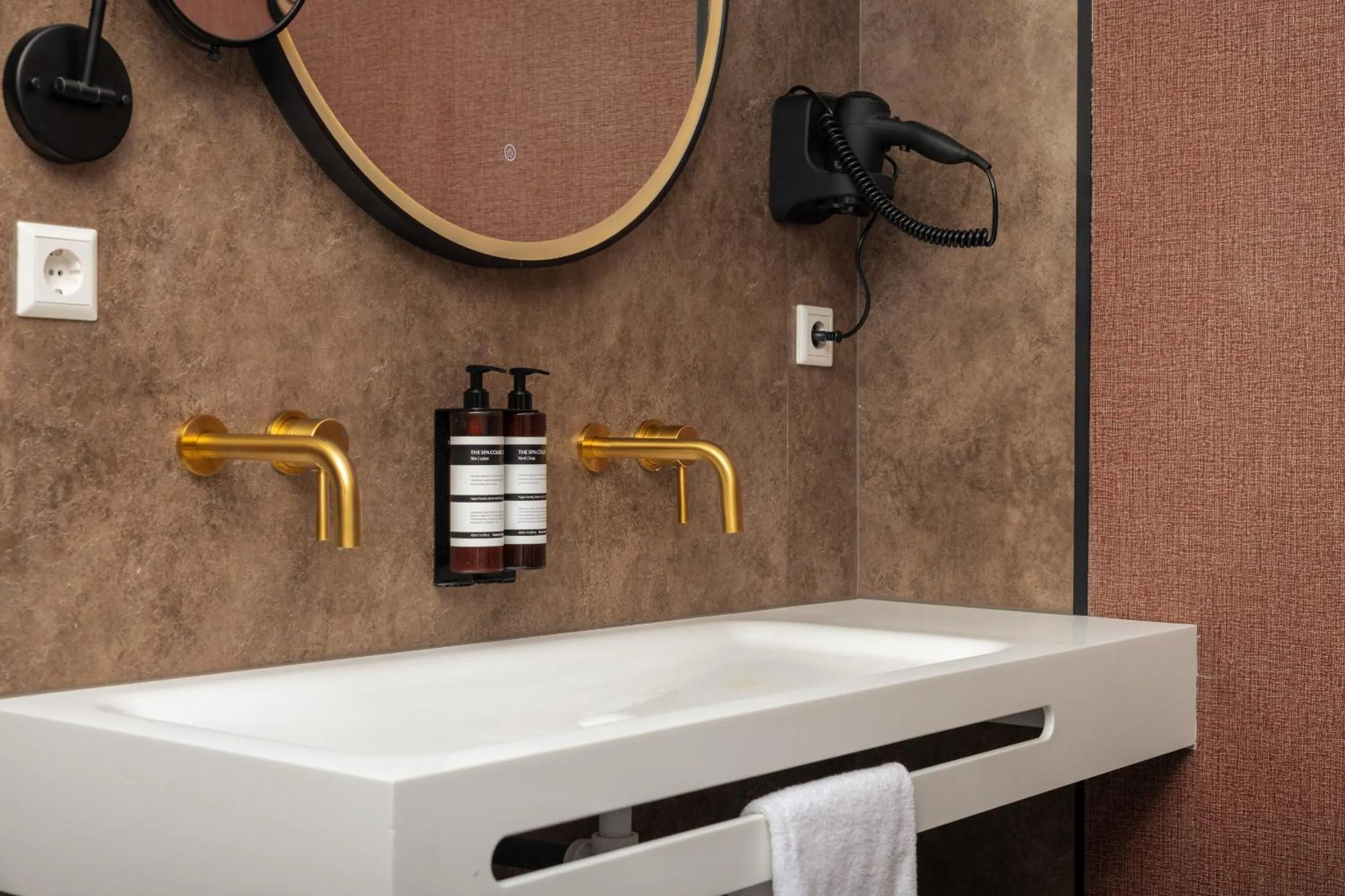 Bathroom in Hotel Twenty-Three Amsterdam Airport