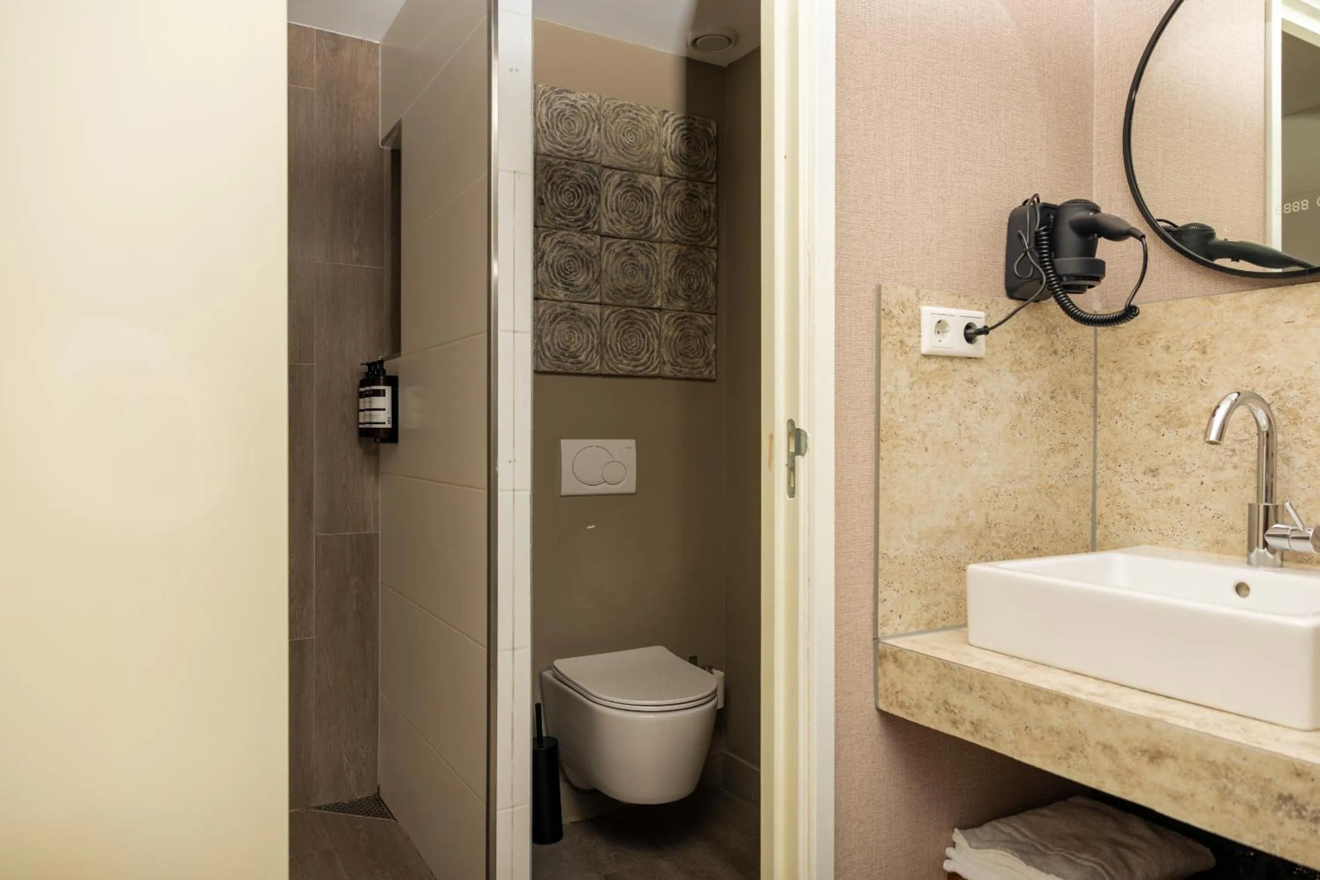 Shower in Hotel Twenty-Three Amsterdam Airport