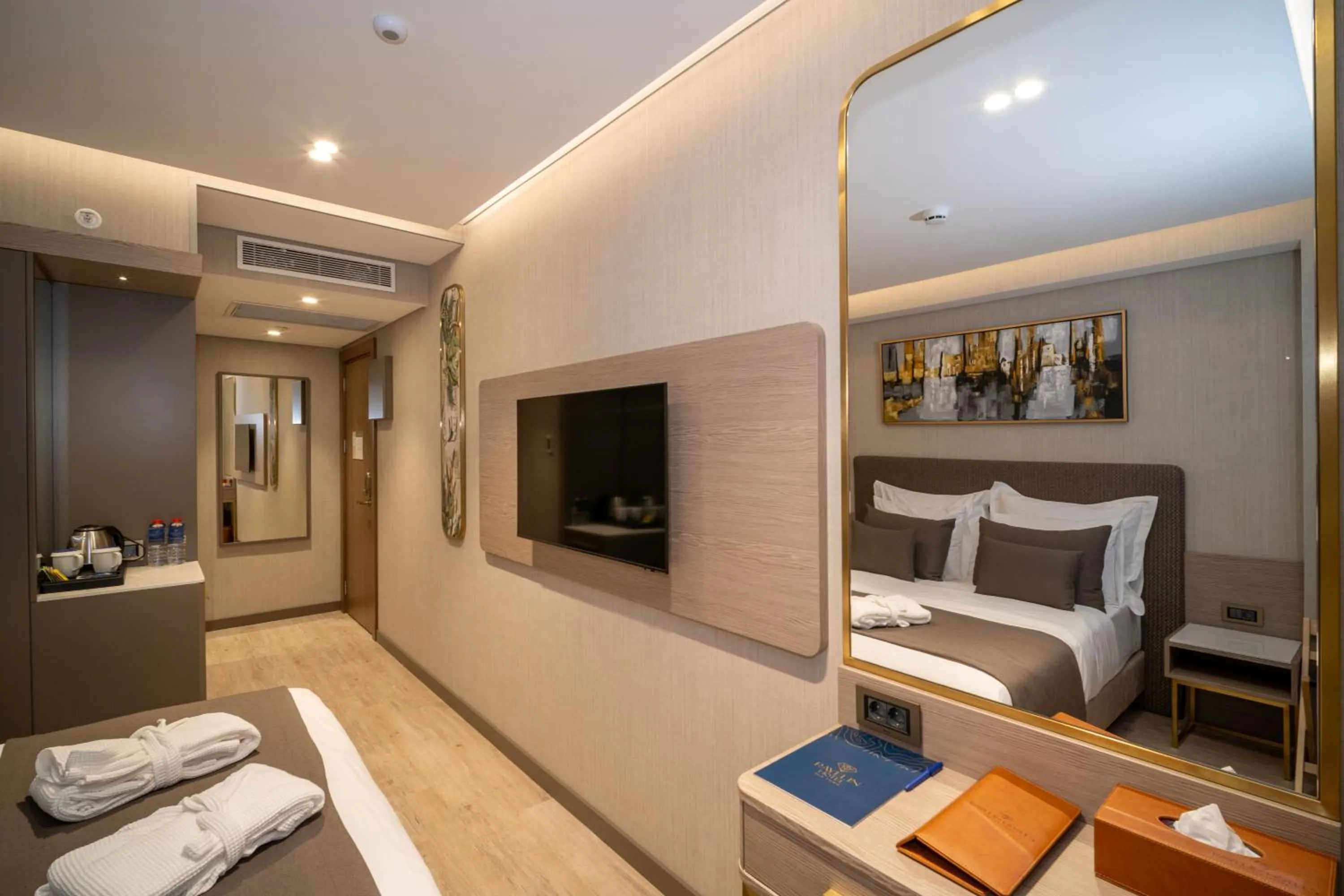 Bed in Rayelin Hotel Old Town