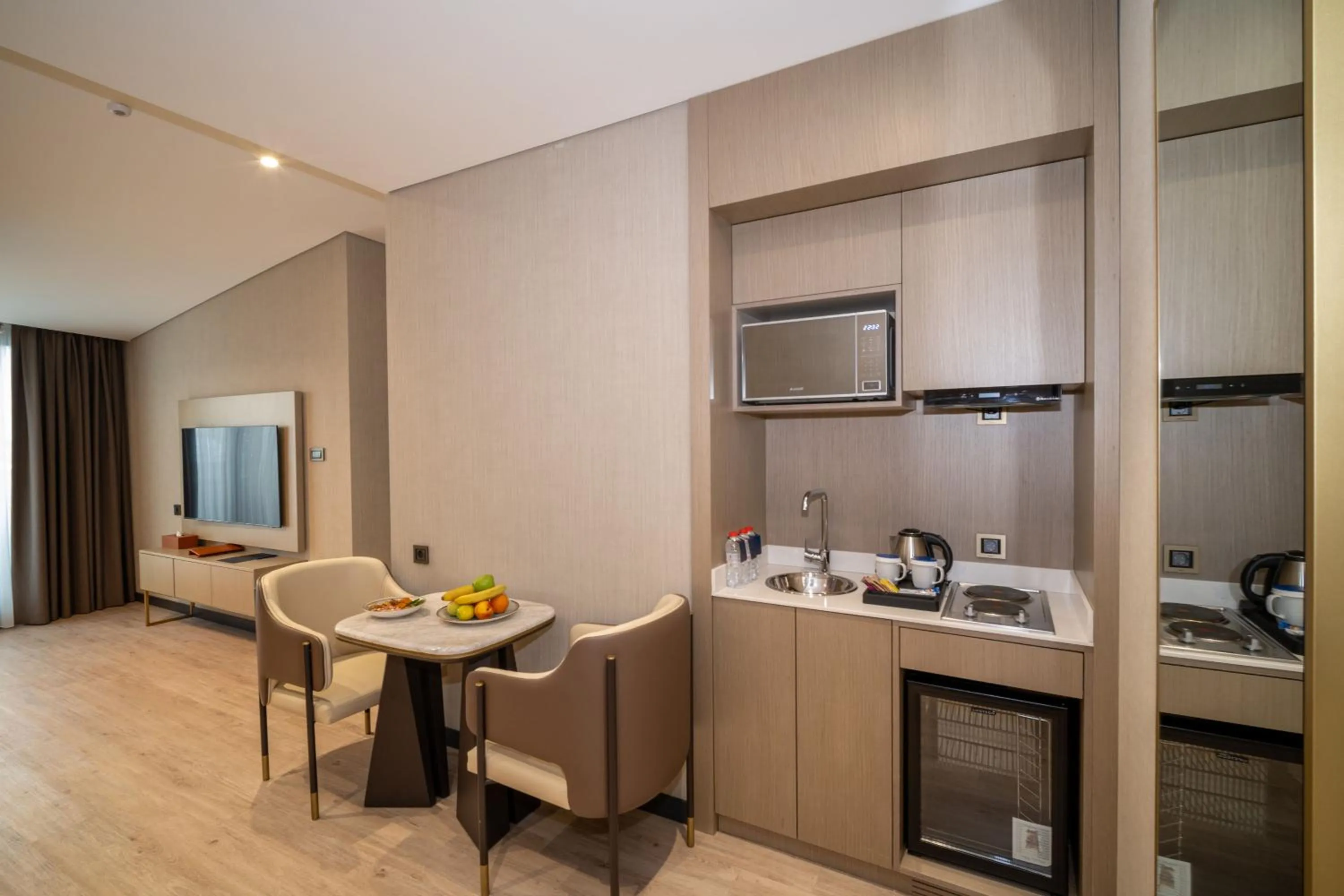 Kitchen or kitchenette in Rayelin Hotel Old Town