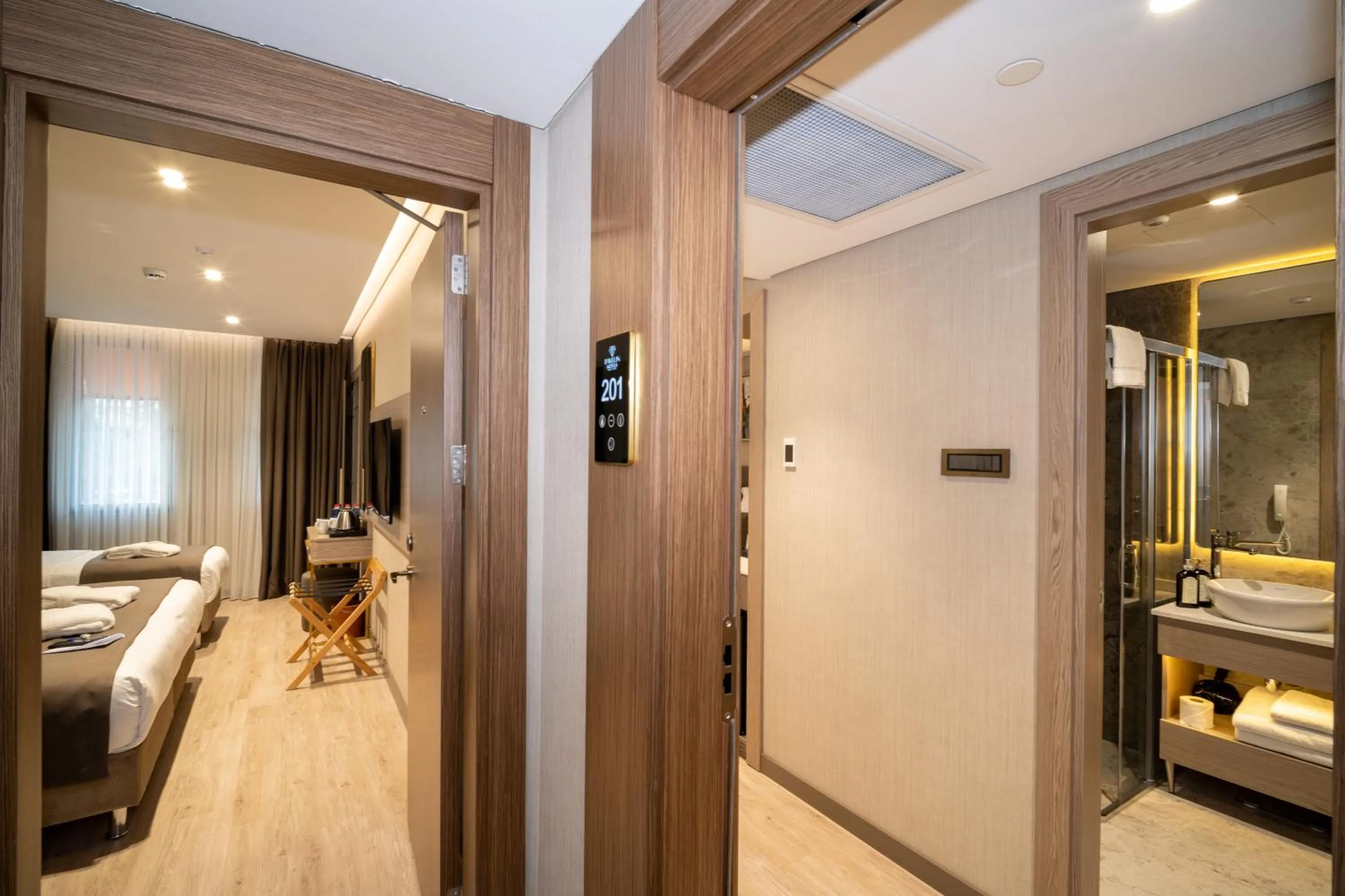 Bed in Rayelin Hotel Old Town