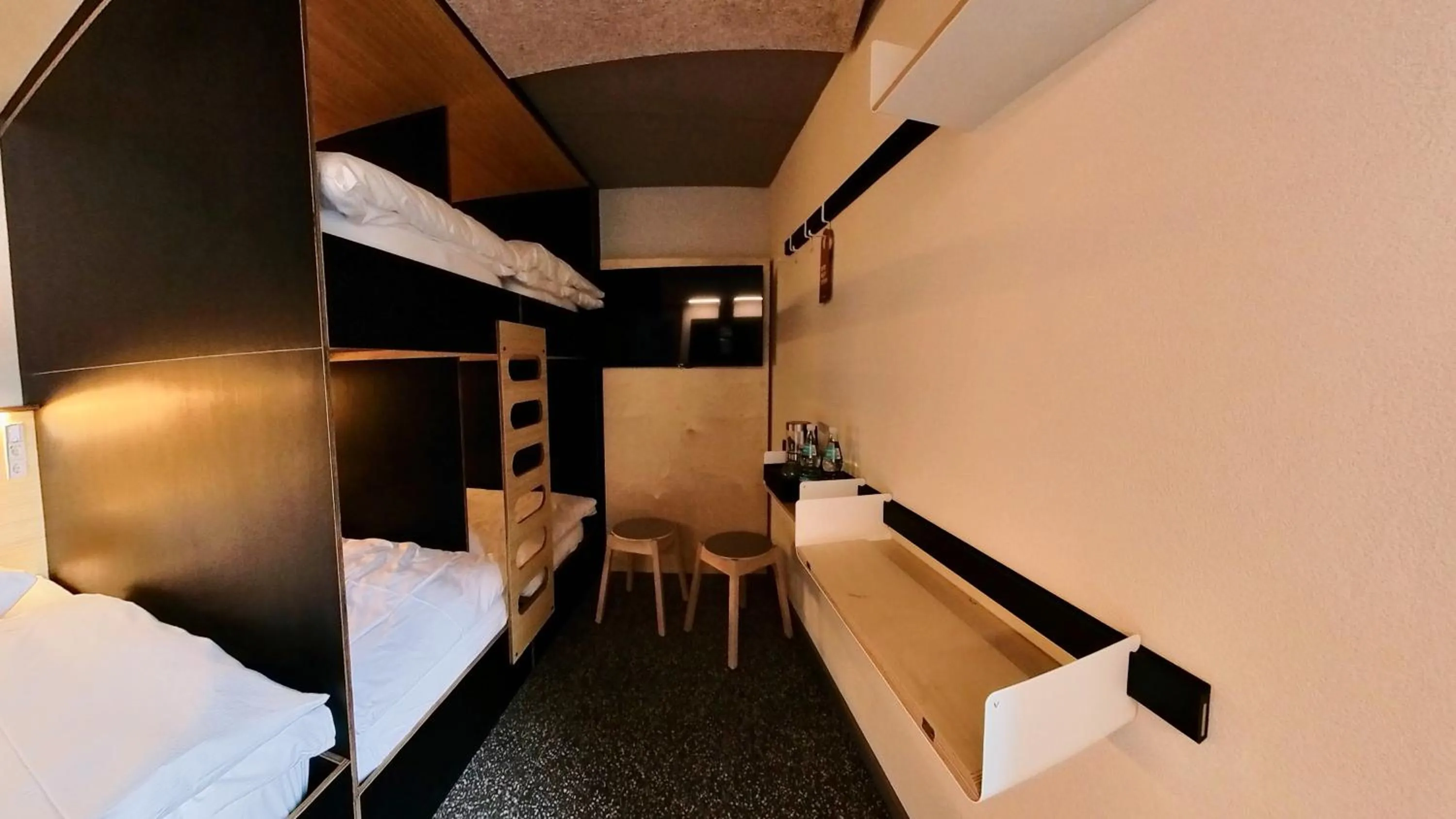 bunk bed, Bed in Das Kittchen