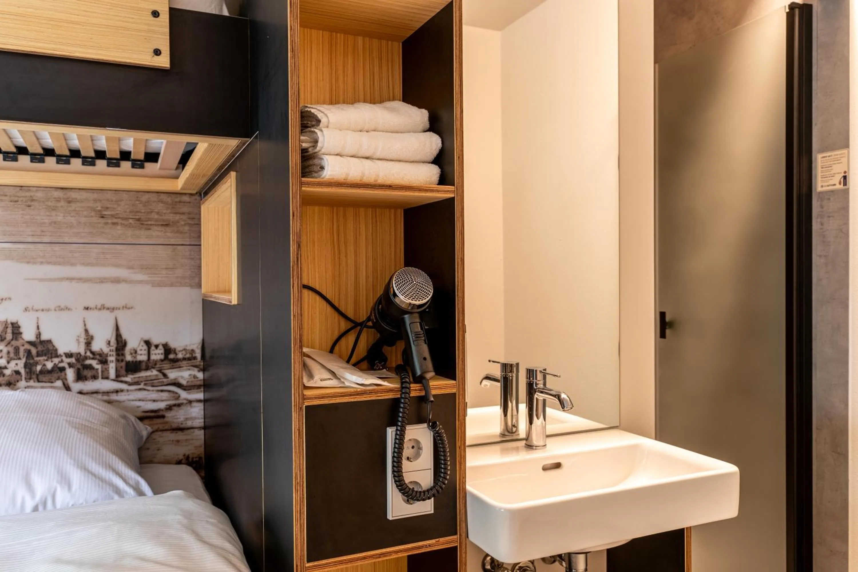 towels, Bed in Das Kittchen