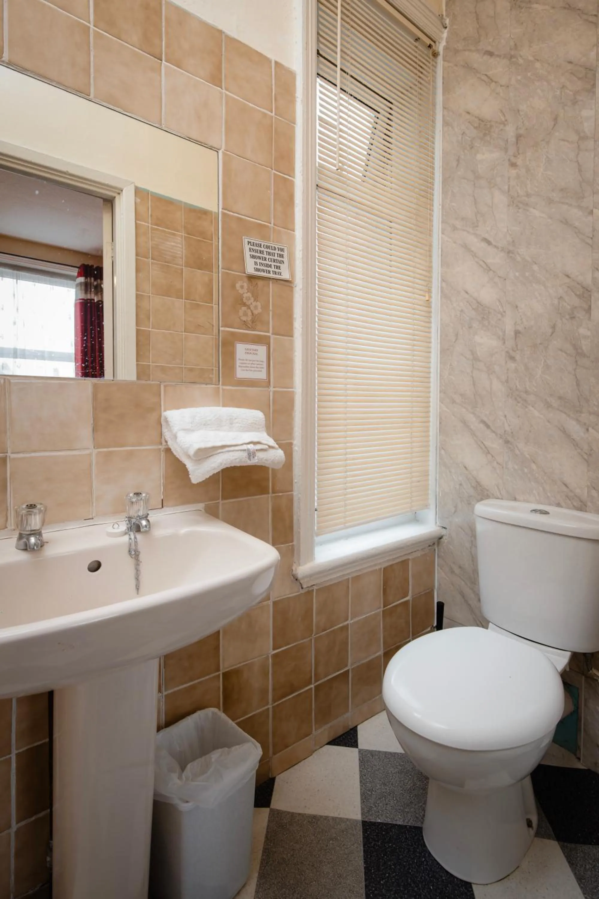 Bathroom in Lanayr Hotel