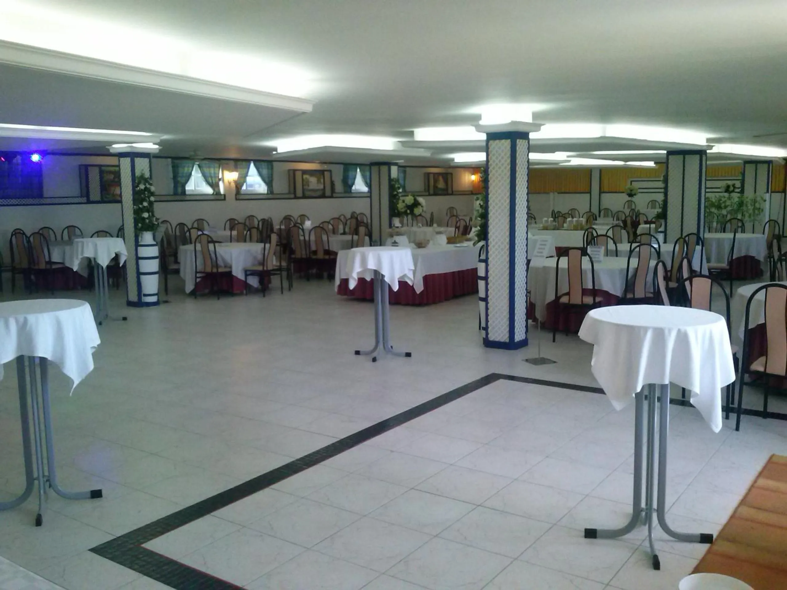 Restaurant/places to eat in Hotel Castro