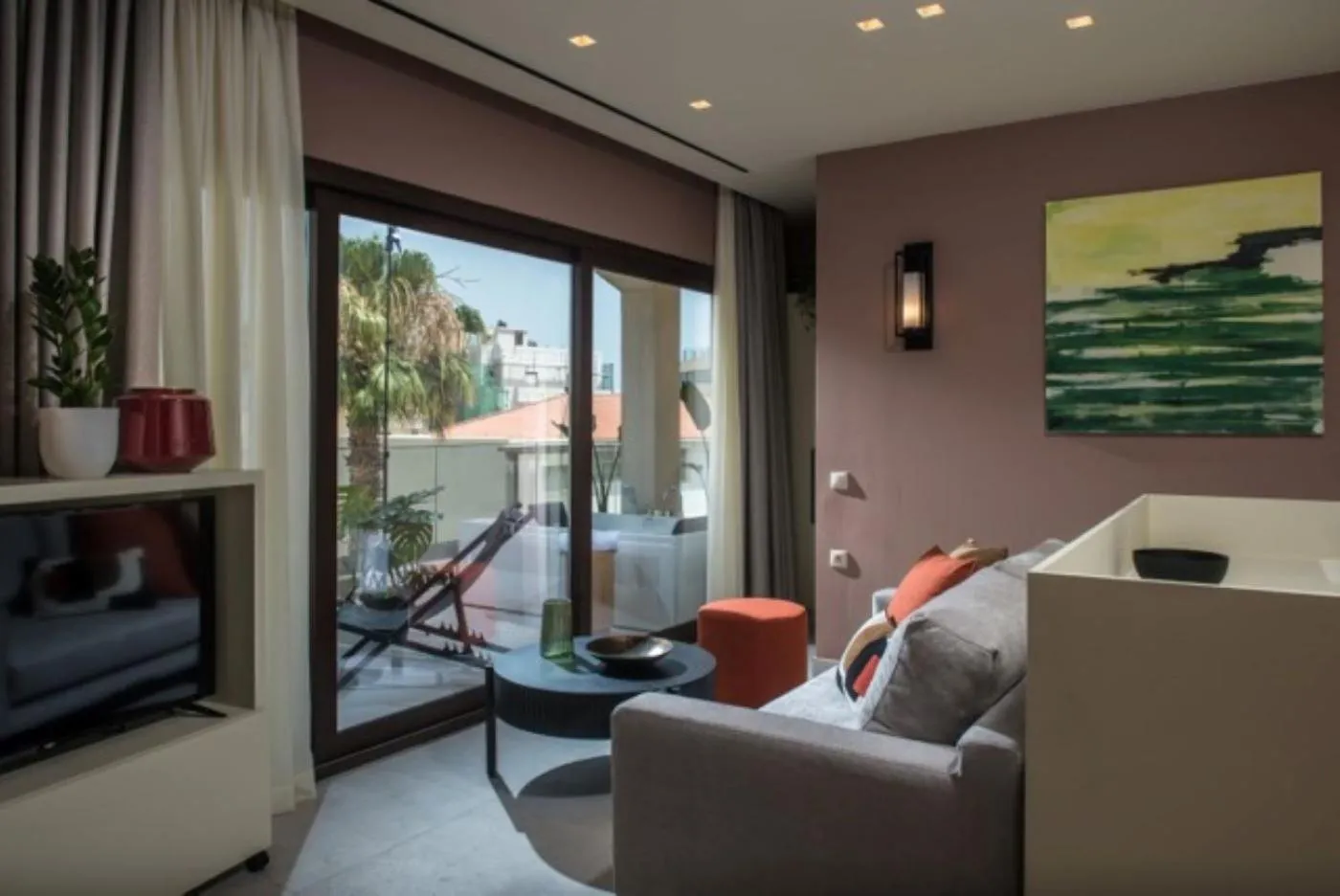 TV and multimedia in Centro Vero Suites by Omilos Hotels