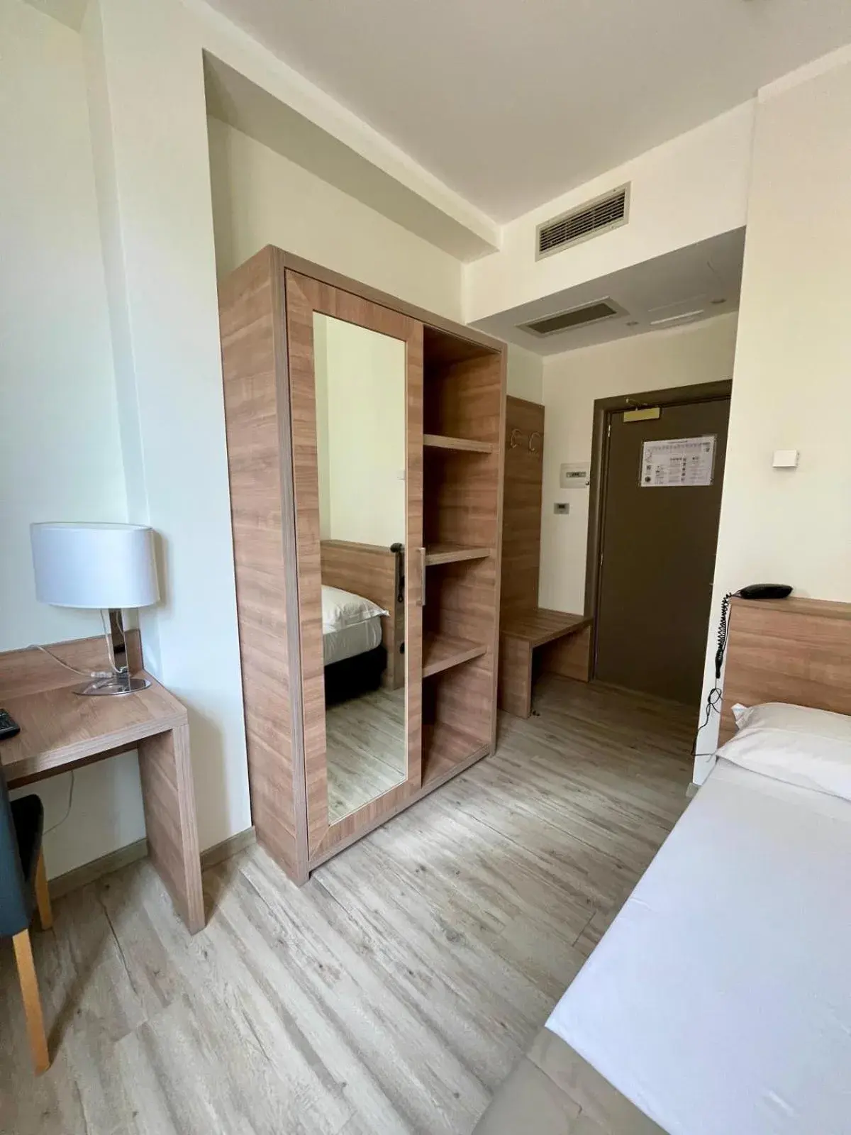 Single Room in Casa per Ferie Santa Maria alle Fornaci Single Room in Casa per Ferie Santa Maria alle Fornaci