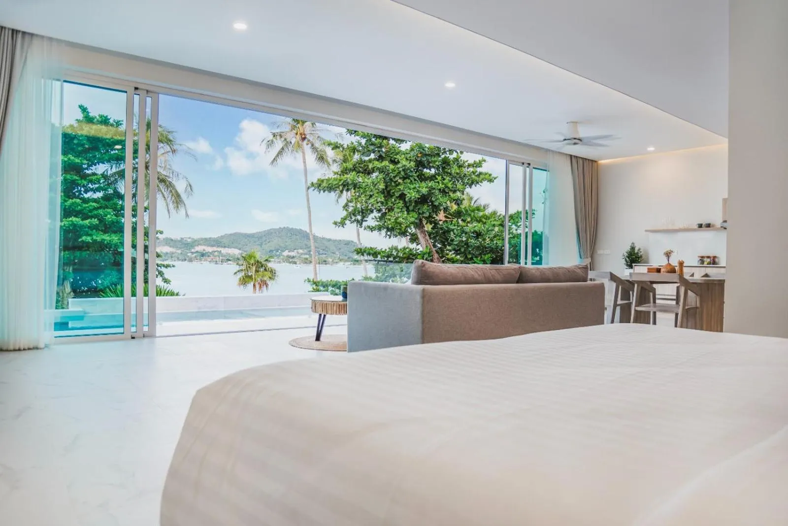 Bed in Replay Pool Villa