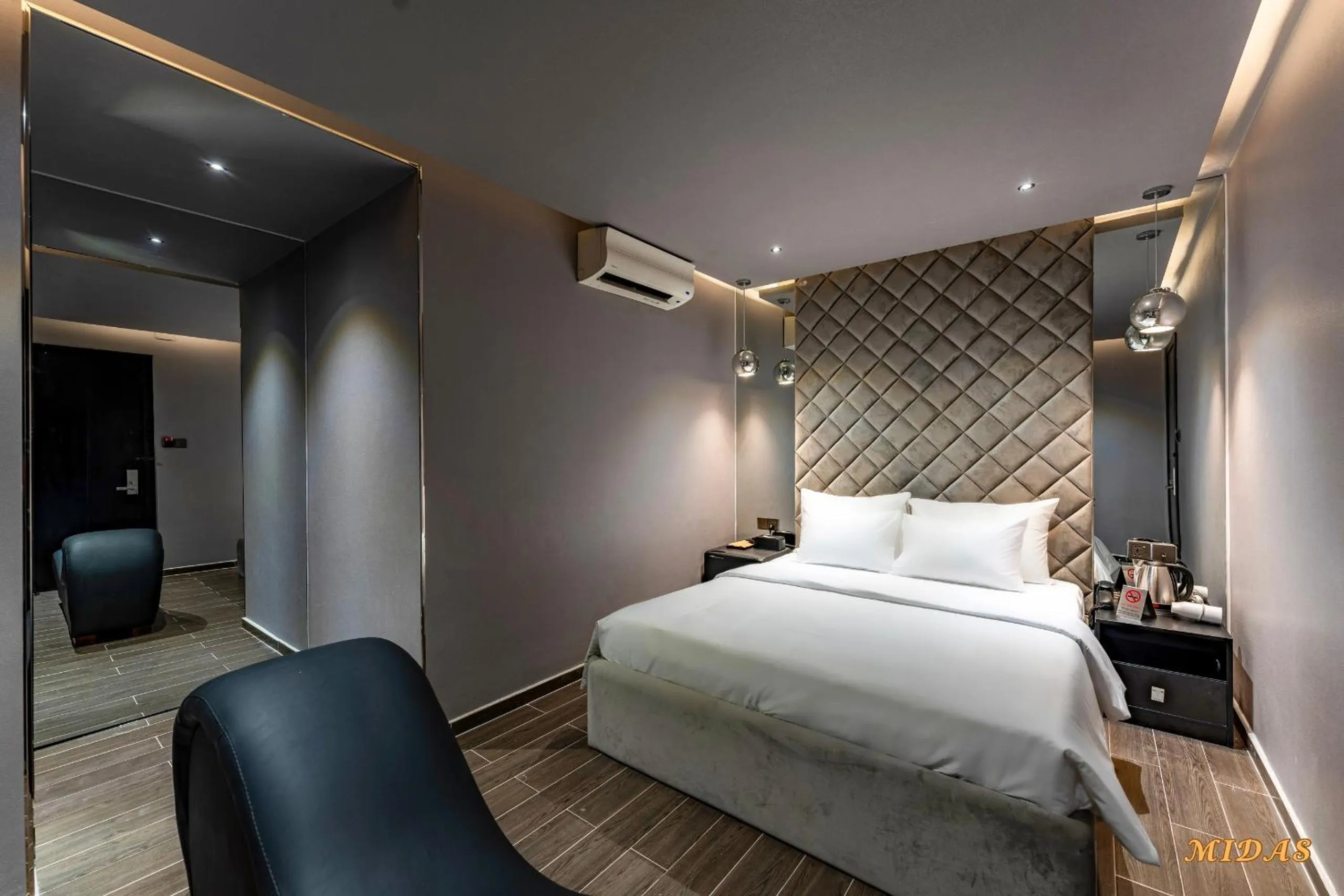 Bed in Midas Hotel 2