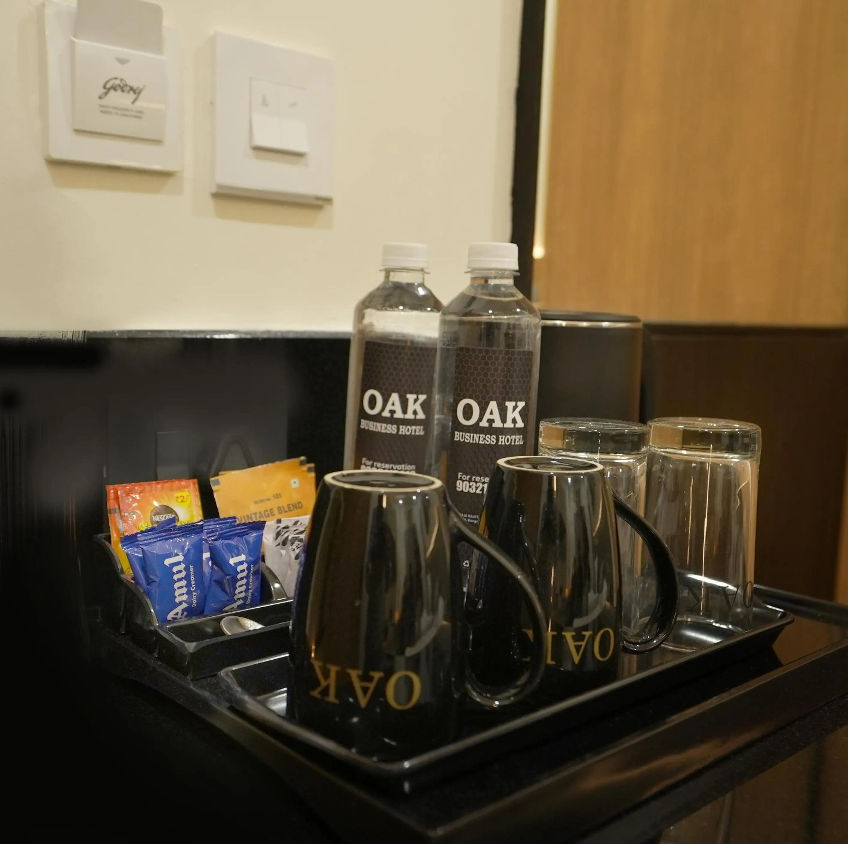 Coffee/tea facilities in Oak Business Hotel