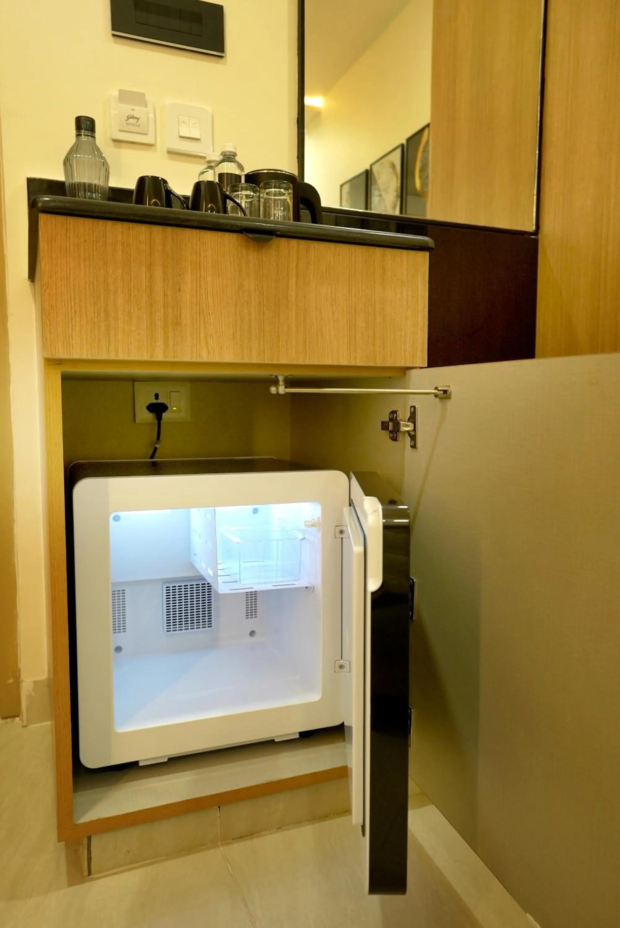 minibar in Oak Business Hotel