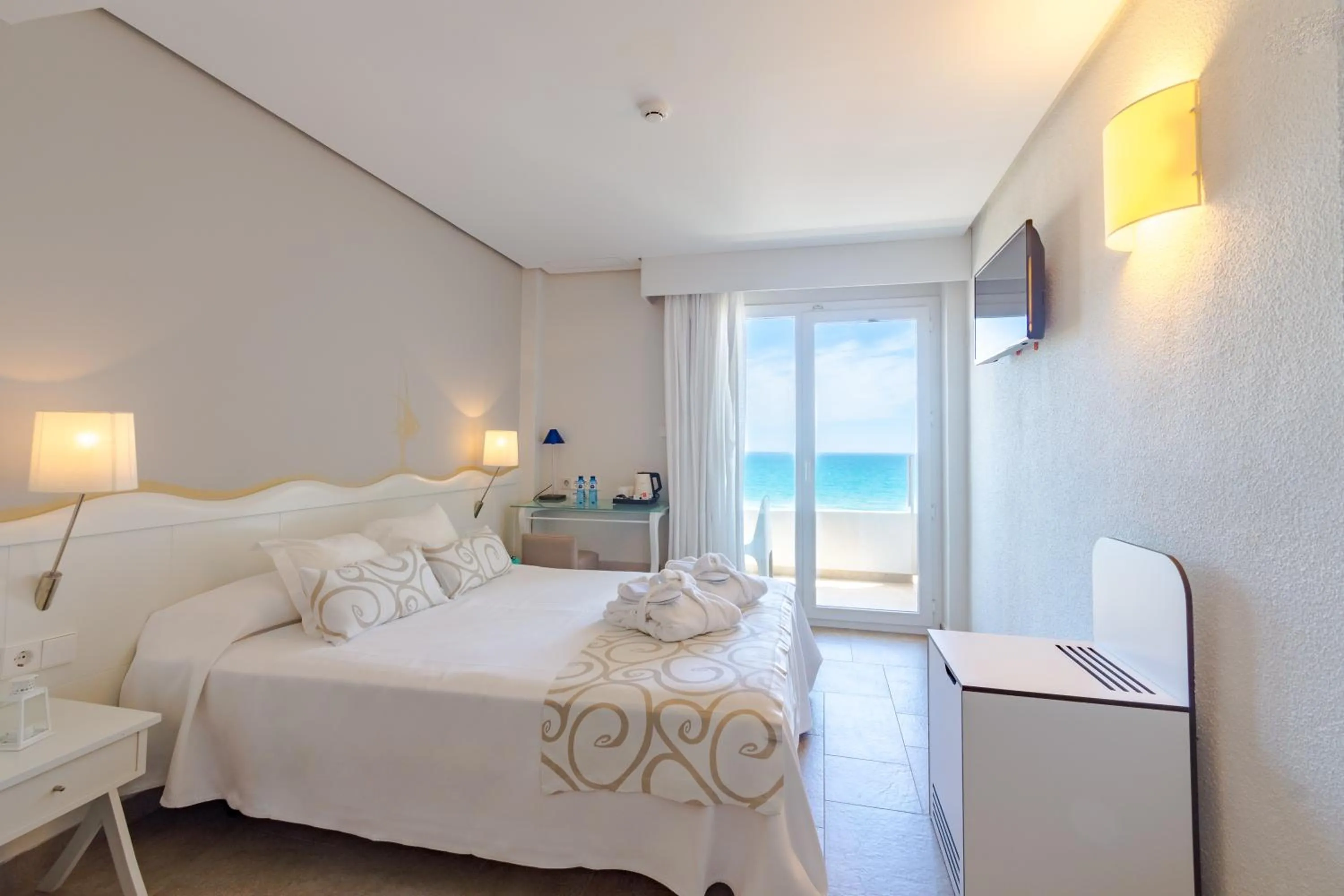 Photo of the whole room, Bed in Hotel Meridional