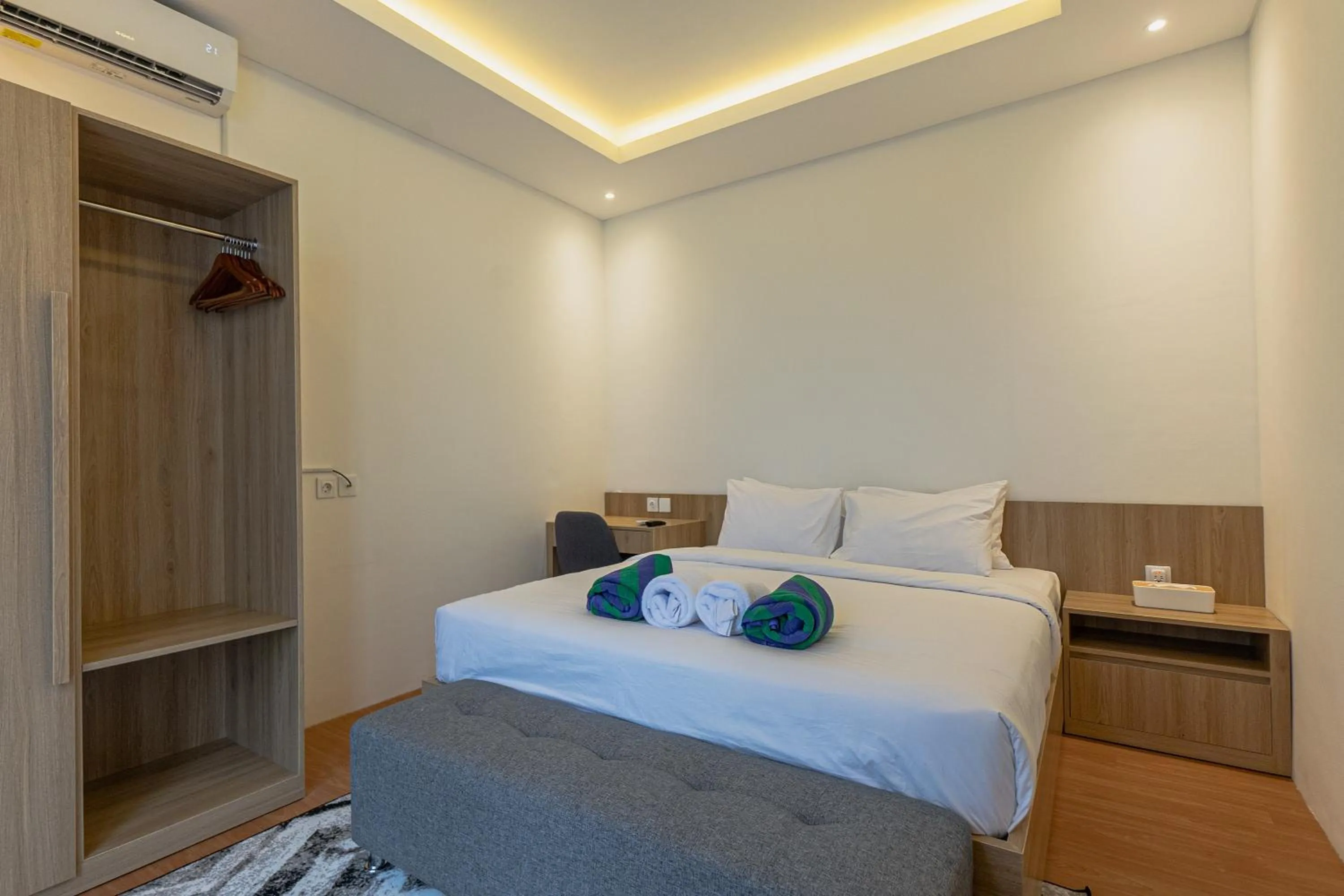 Bedroom, Bed in Cypress Villa