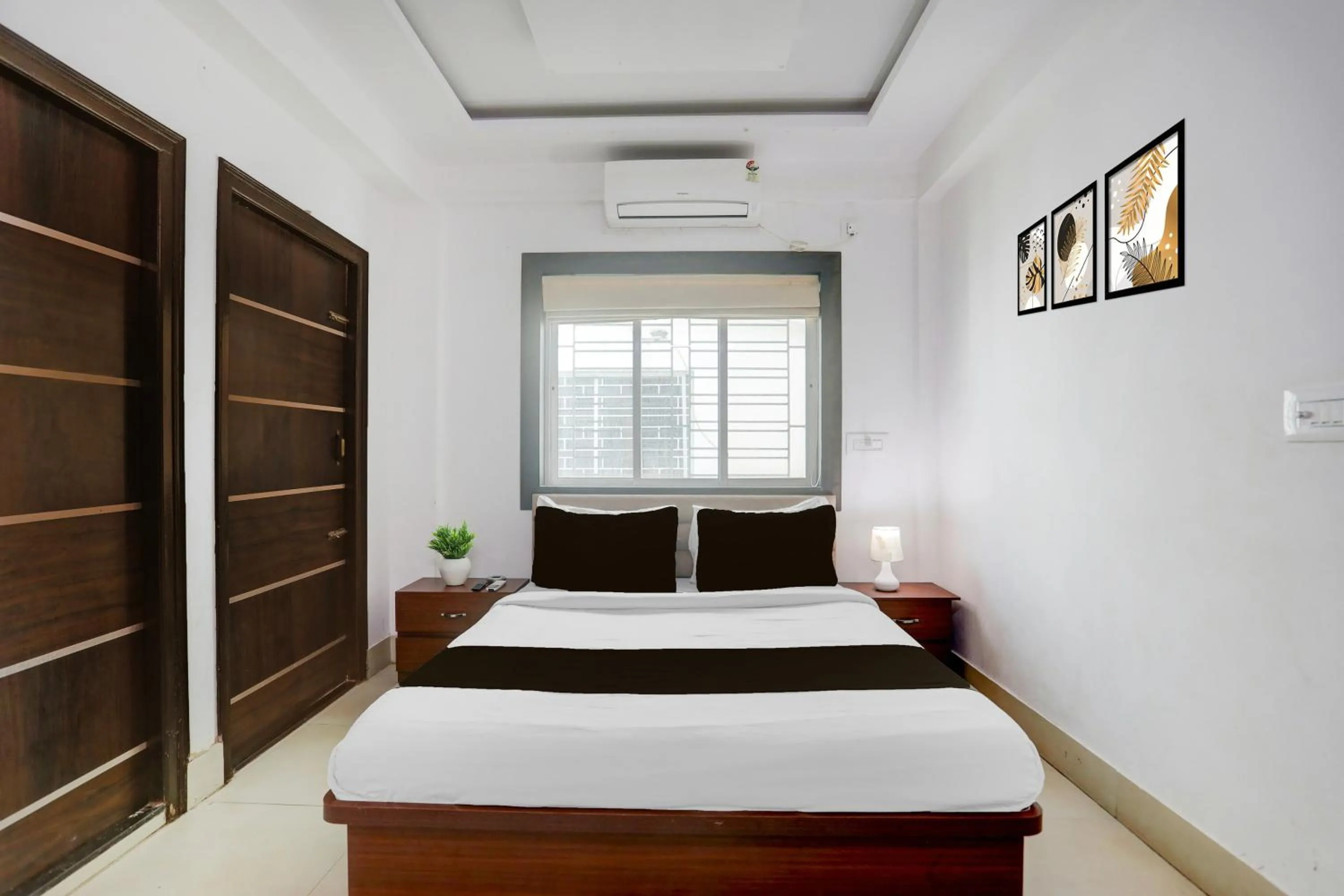 Bedroom, Bed in Super Collection O Biswa Bangla Kolkata Formerly Dream Palace