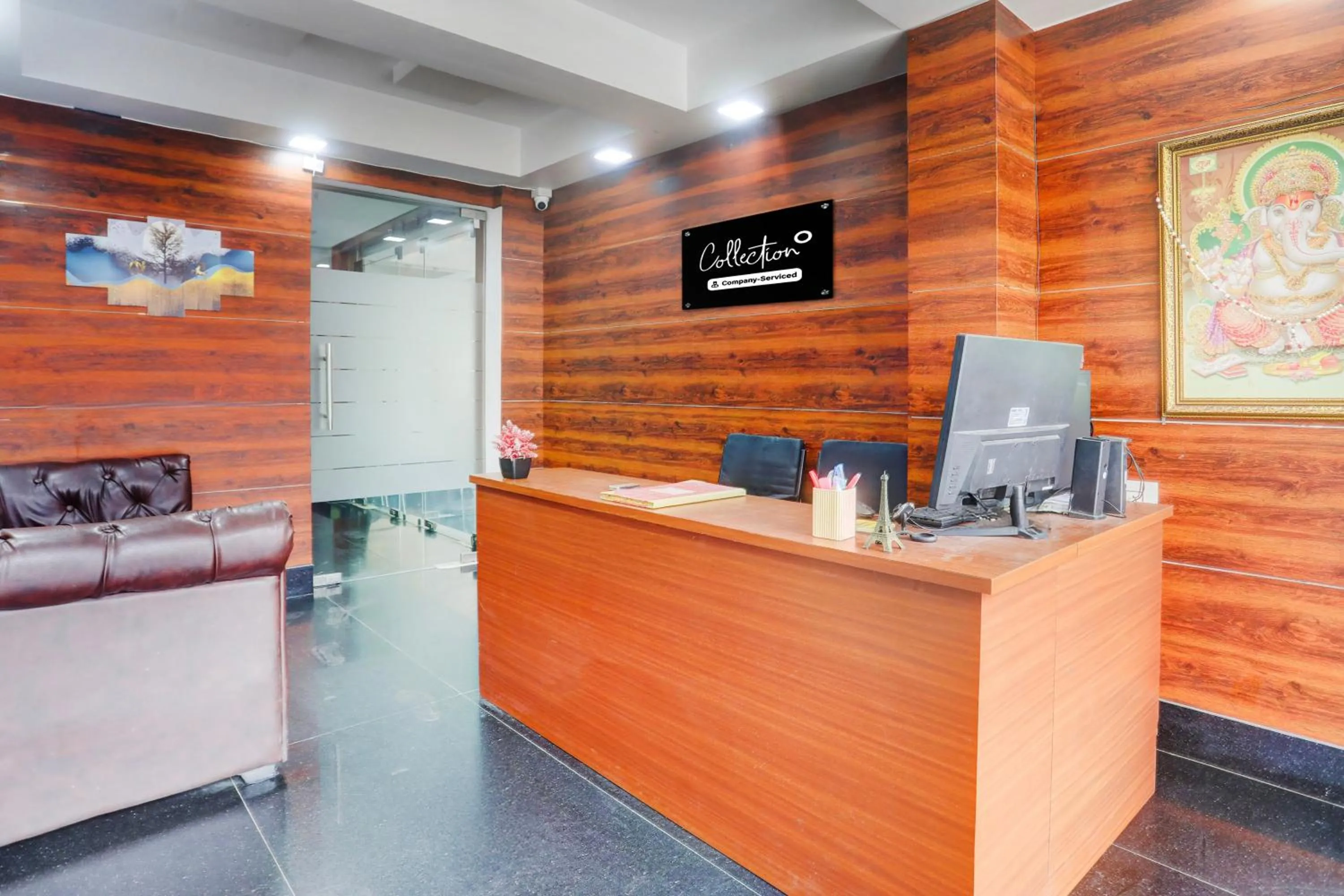 Lobby or reception in Super Collection O Biswa Bangla Kolkata Formerly Dream Palace