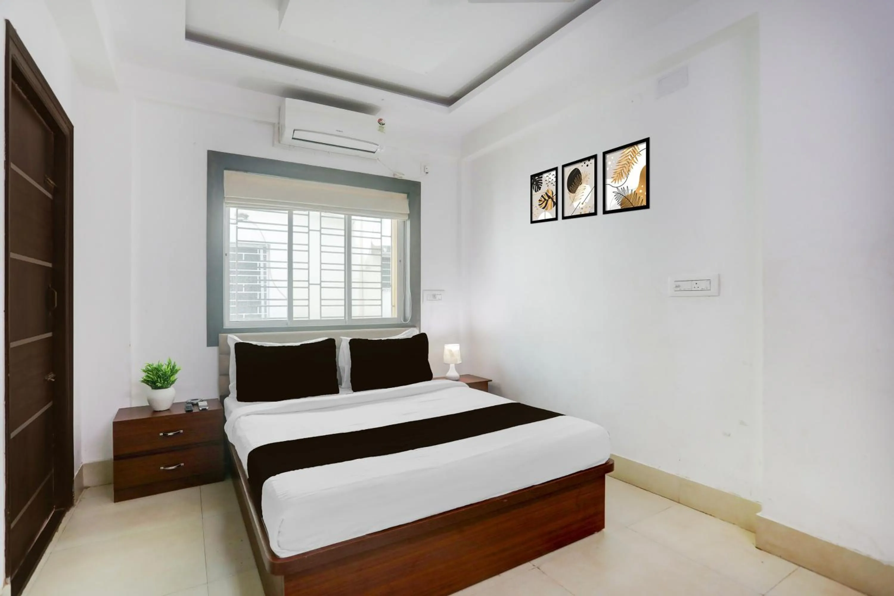 Bedroom, Bed in Super Collection O Biswa Bangla Kolkata Formerly Dream Palace