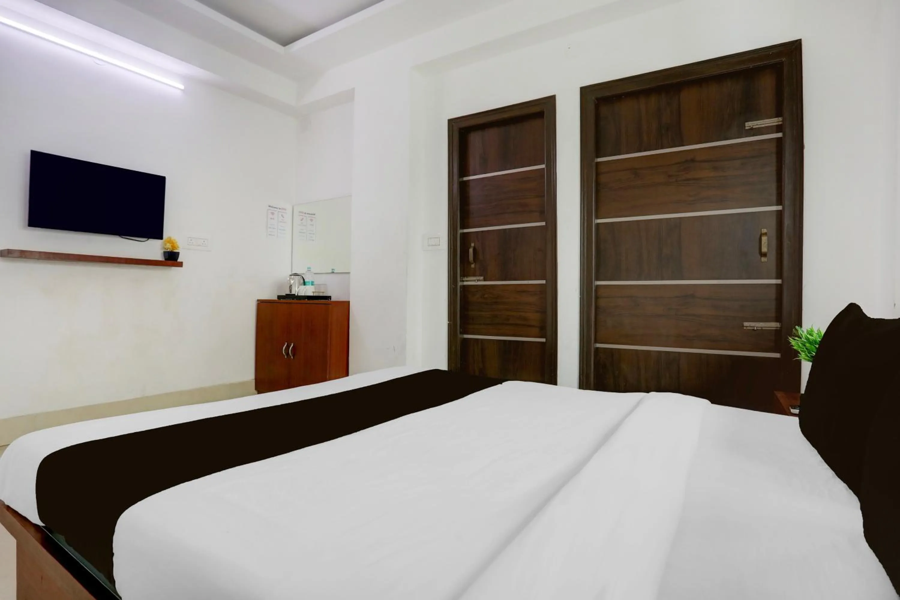 Bedroom, Bed in Super Collection O Biswa Bangla Kolkata Formerly Dream Palace