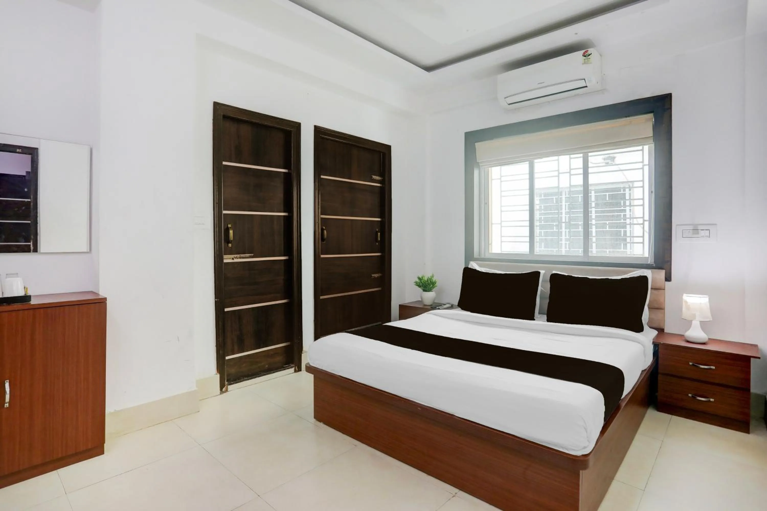 Bedroom, Bed in Super Collection O Biswa Bangla Kolkata Formerly Dream Palace