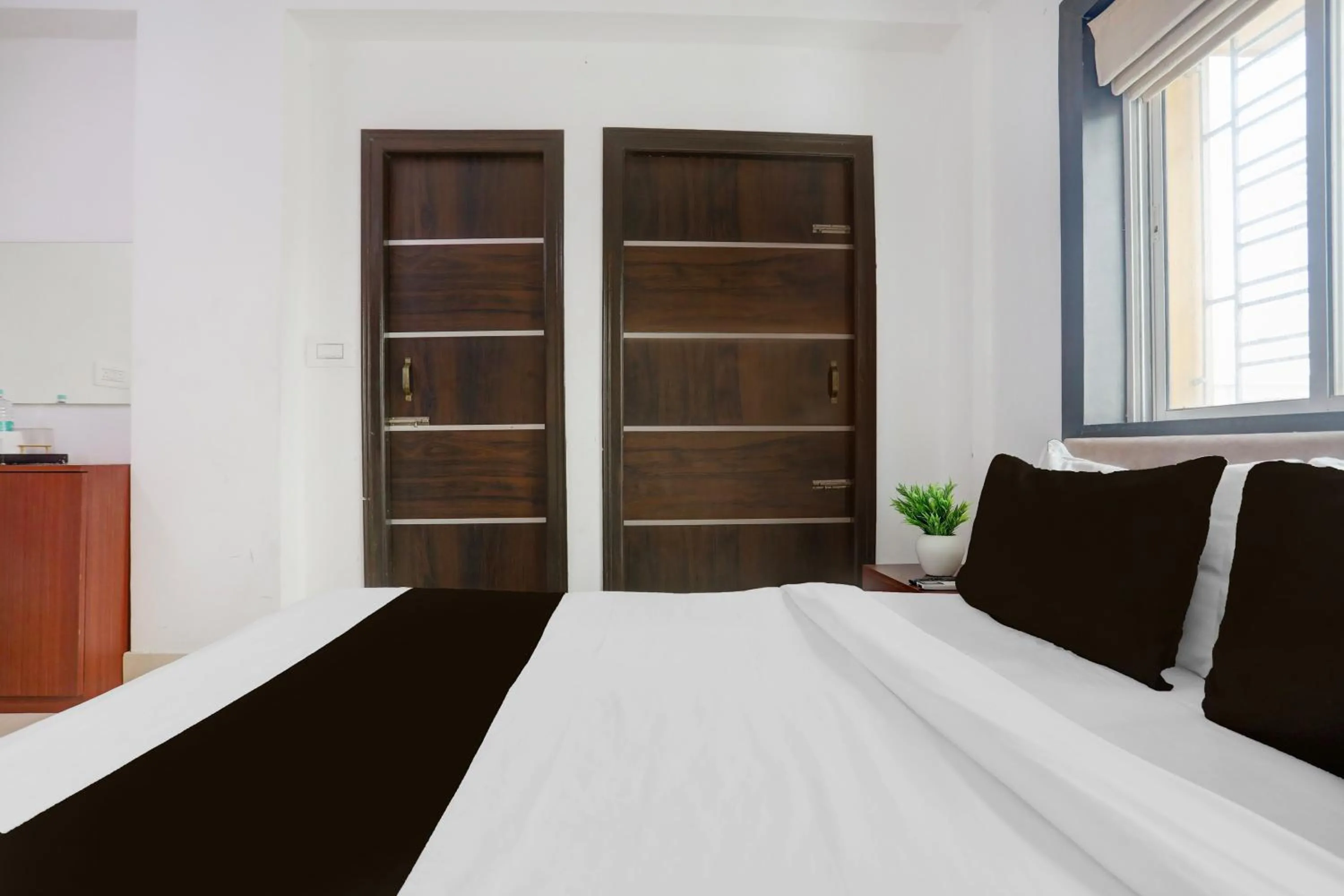 Bedroom, Bed in Super Collection O Biswa Bangla Kolkata Formerly Dream Palace