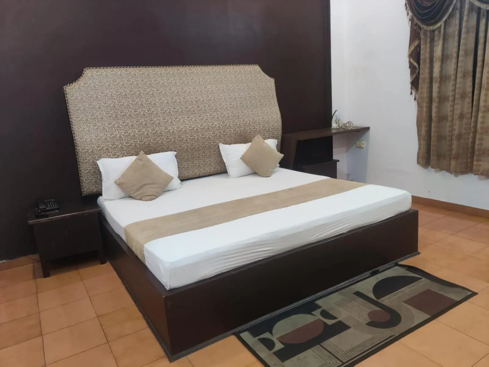 Bed in Mansarover Hotel & Banquets