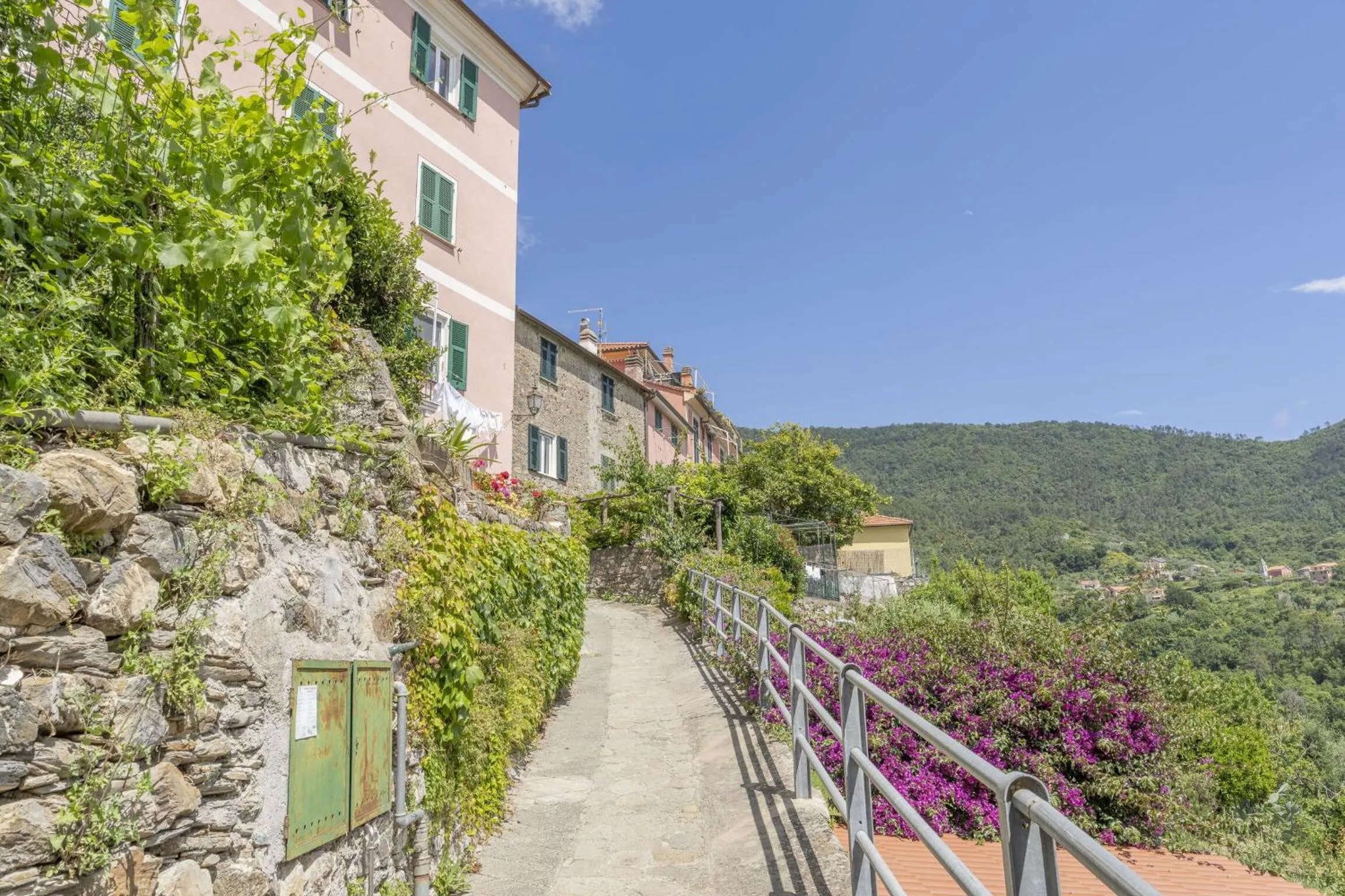Property building in Emma House, Moneglia, Wifi