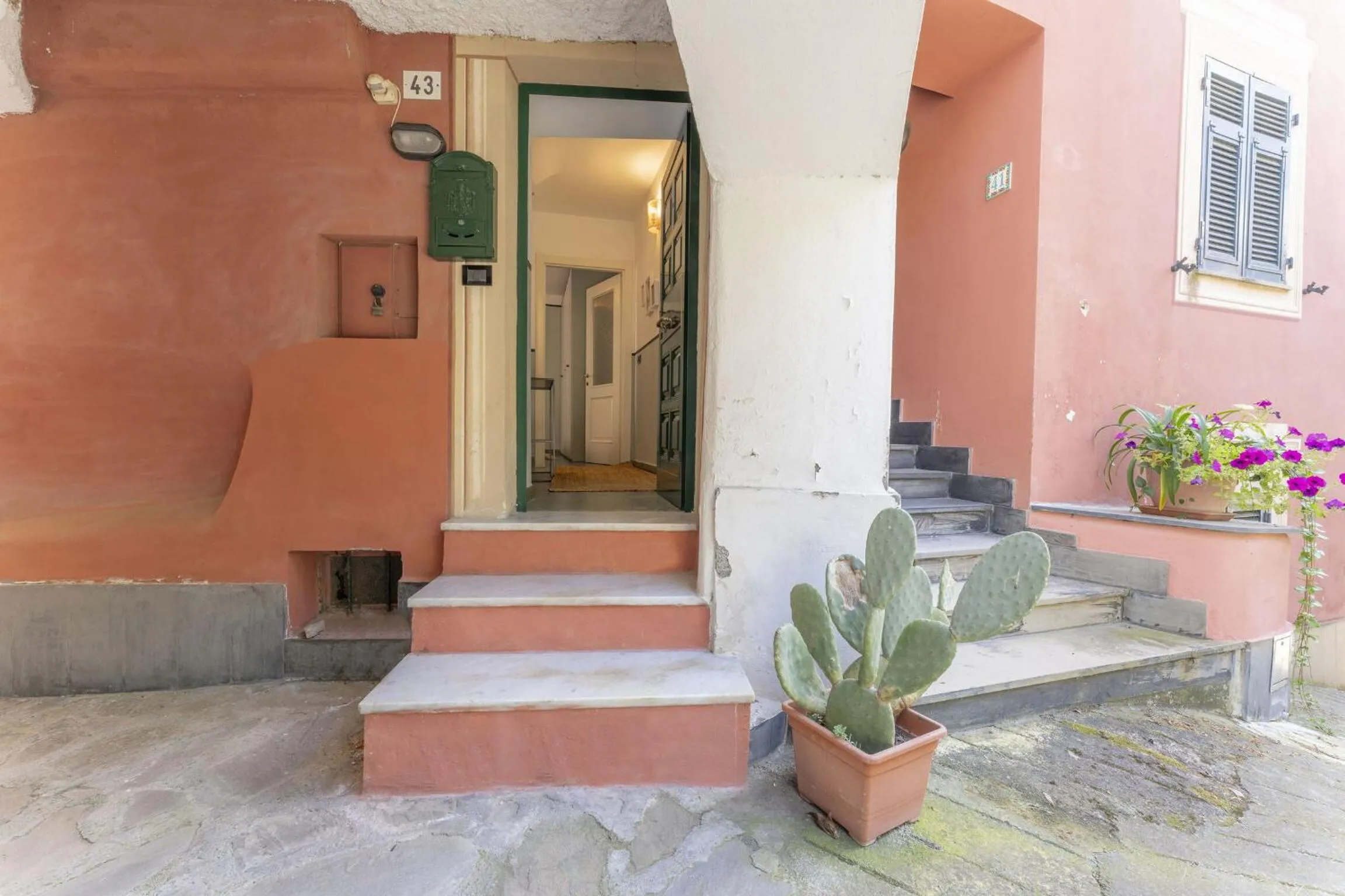 Facade/entrance in Emma House, Moneglia, Wifi