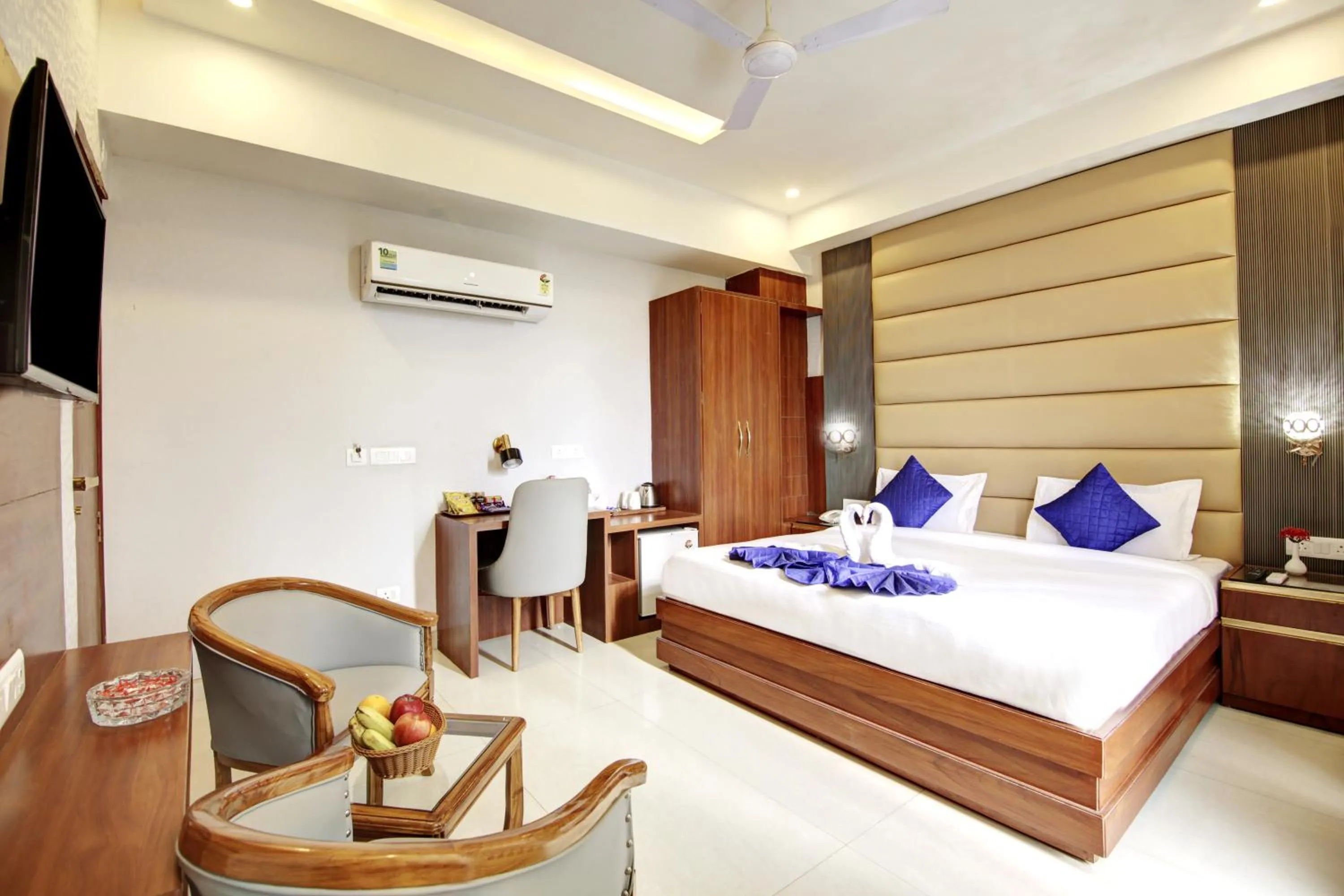 TV and multimedia in Marks Hotel & Banquet