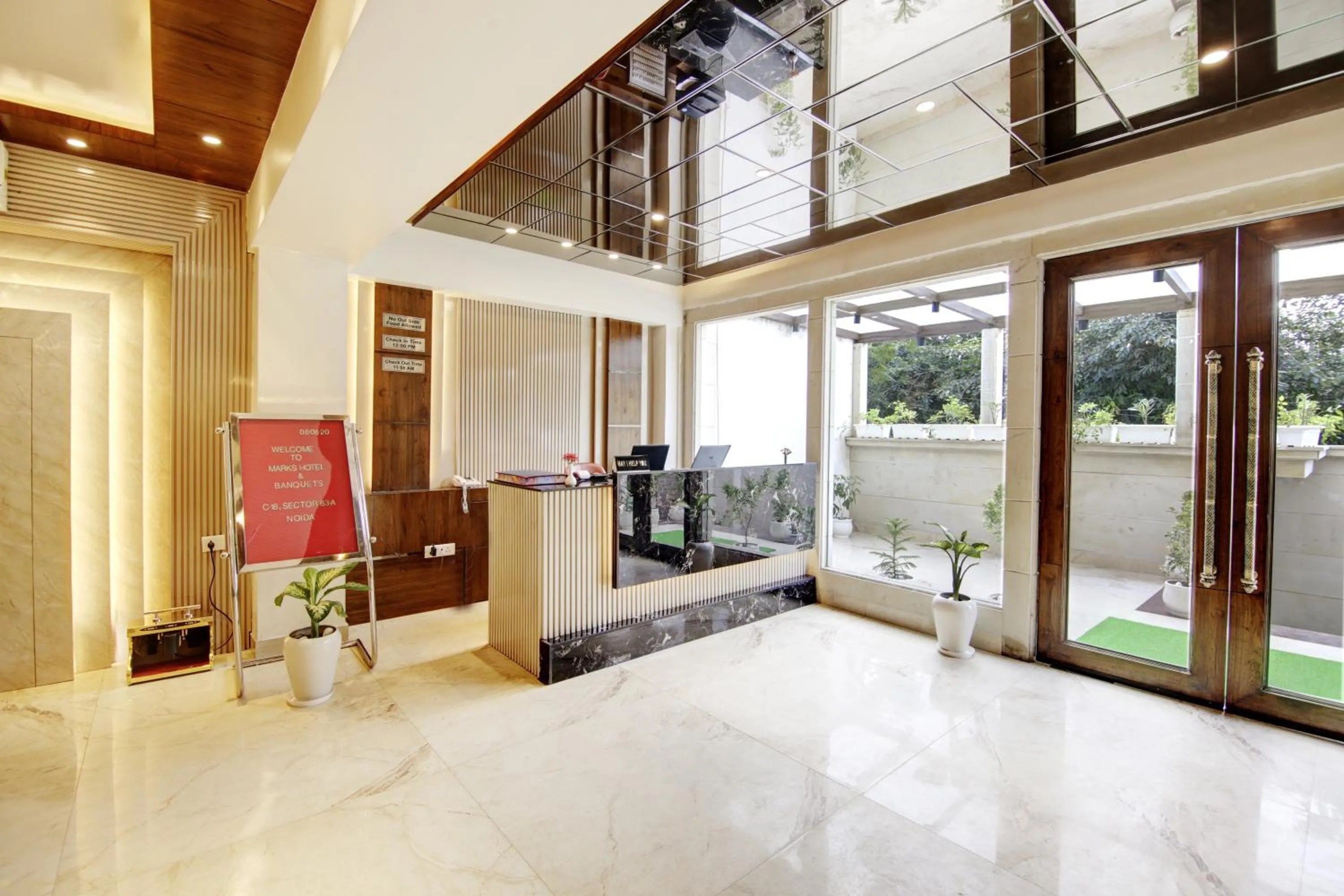 Living room in Marks Hotel & Banquet