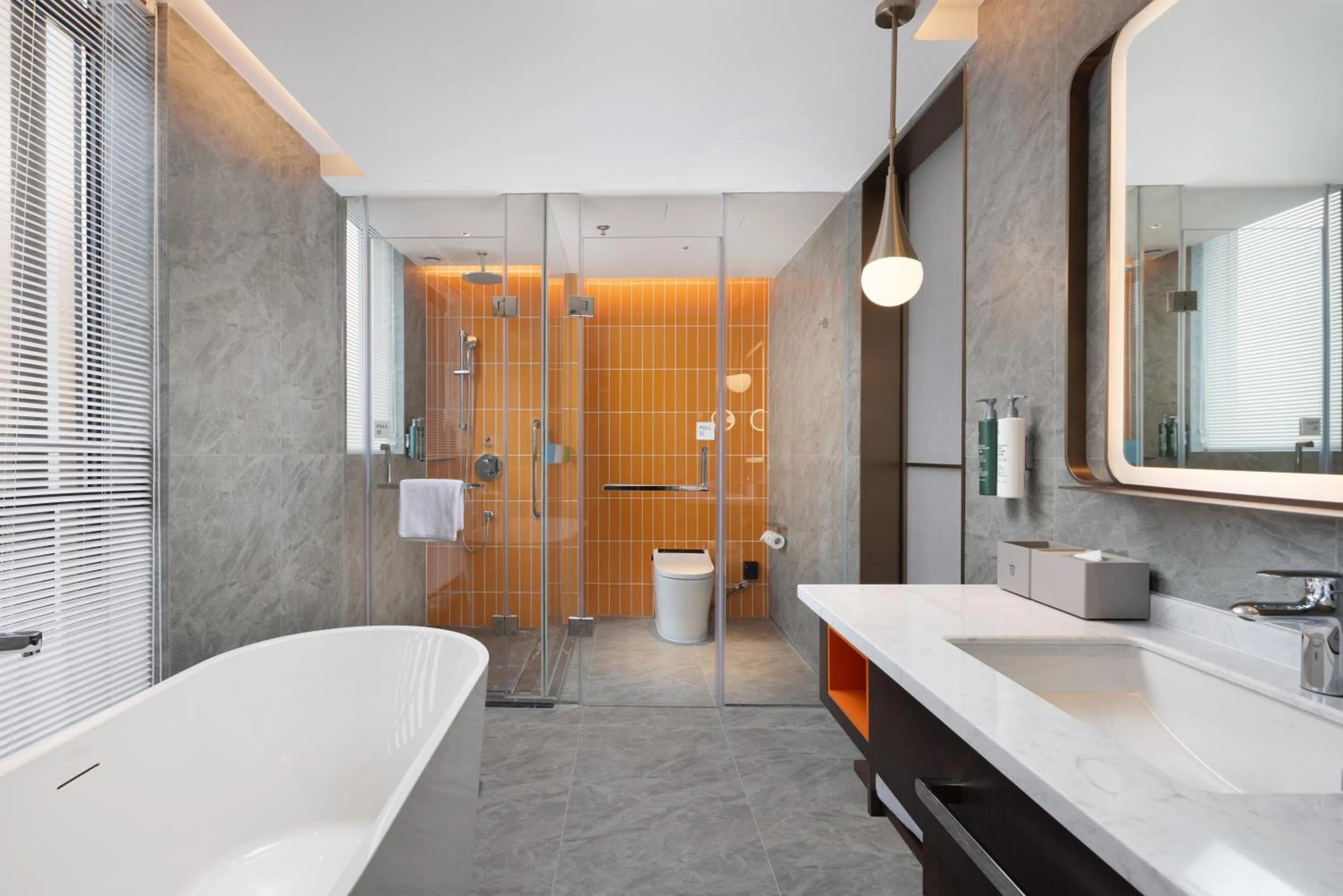 Bath in Home2 Suite by Hilton Guiyang Nanming Jiaxiu