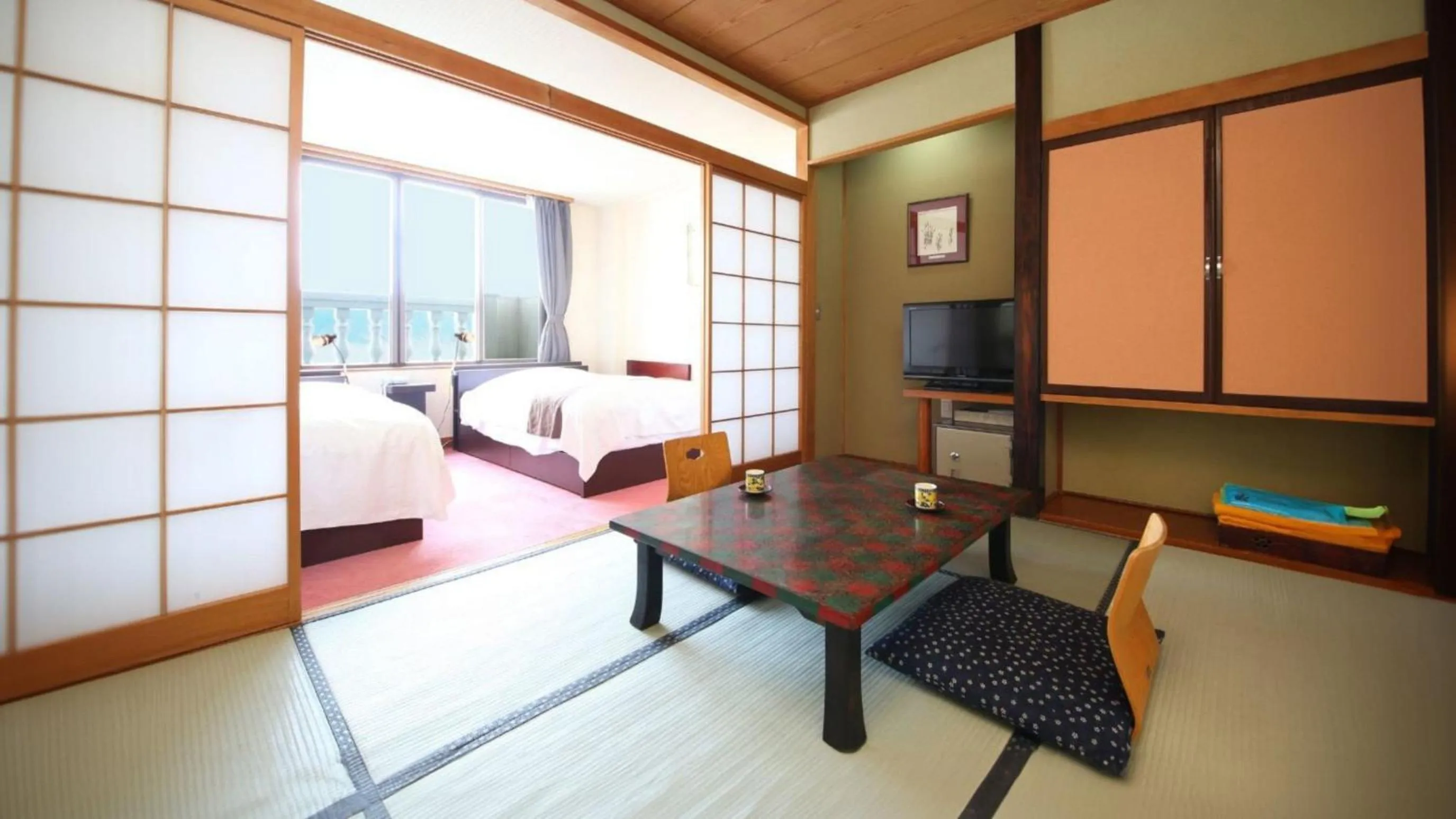 Photo of the whole room, Bed in Ashiwada Hotel
