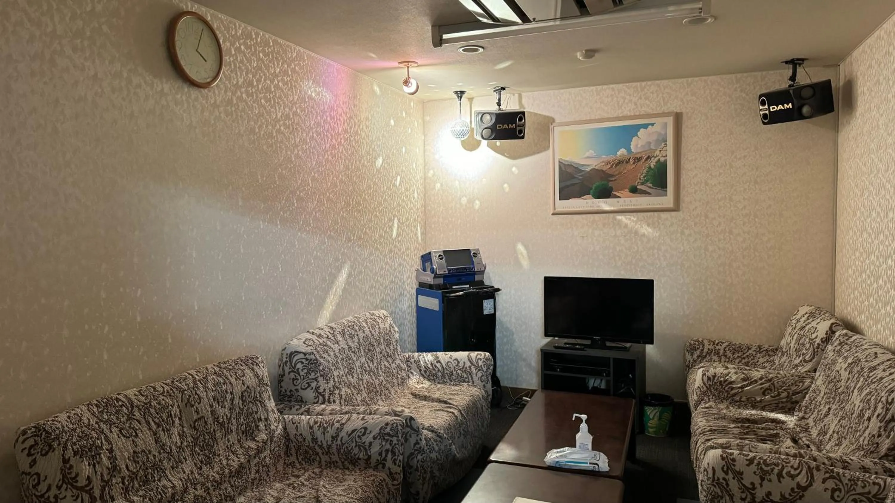 Karaoke in Ashiwada Hotel