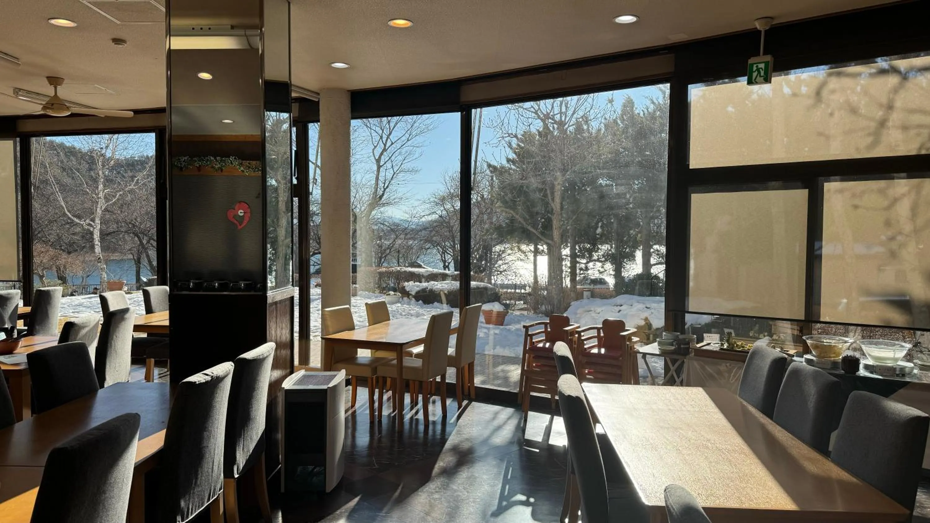 Restaurant/places to eat in Ashiwada Hotel