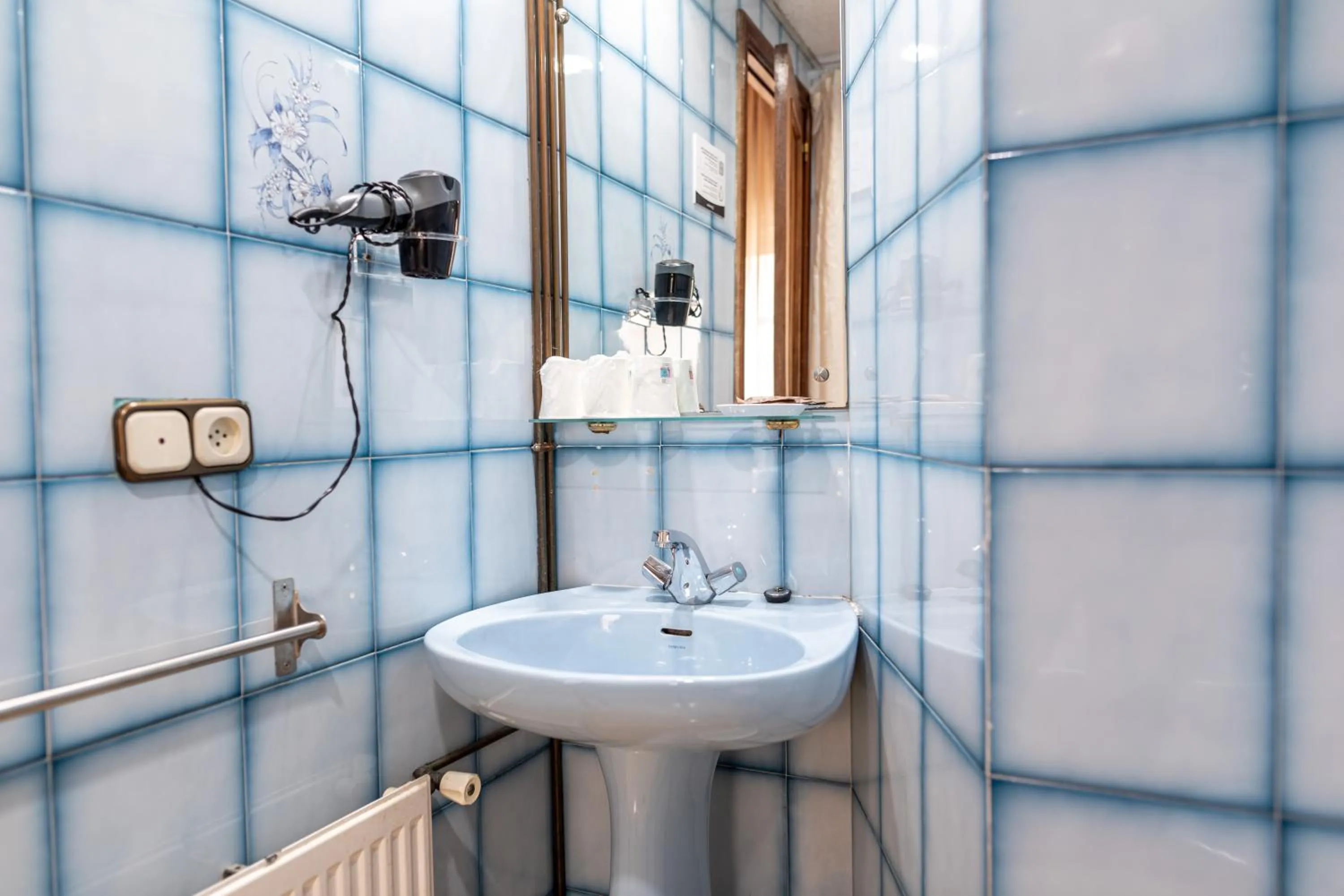 Bathroom in Hotel City Express Comercio