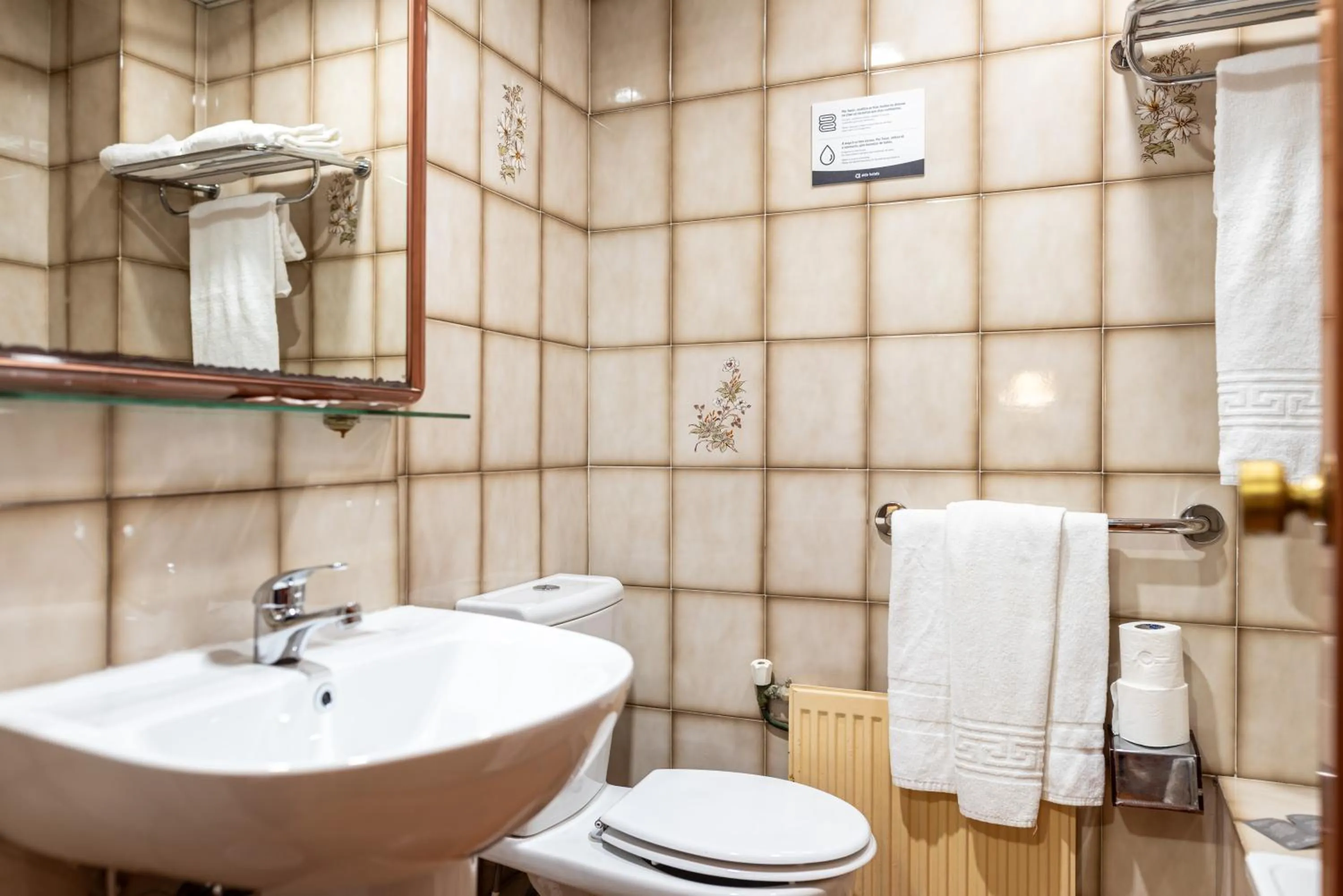 Bathroom in Hotel City Express Comercio