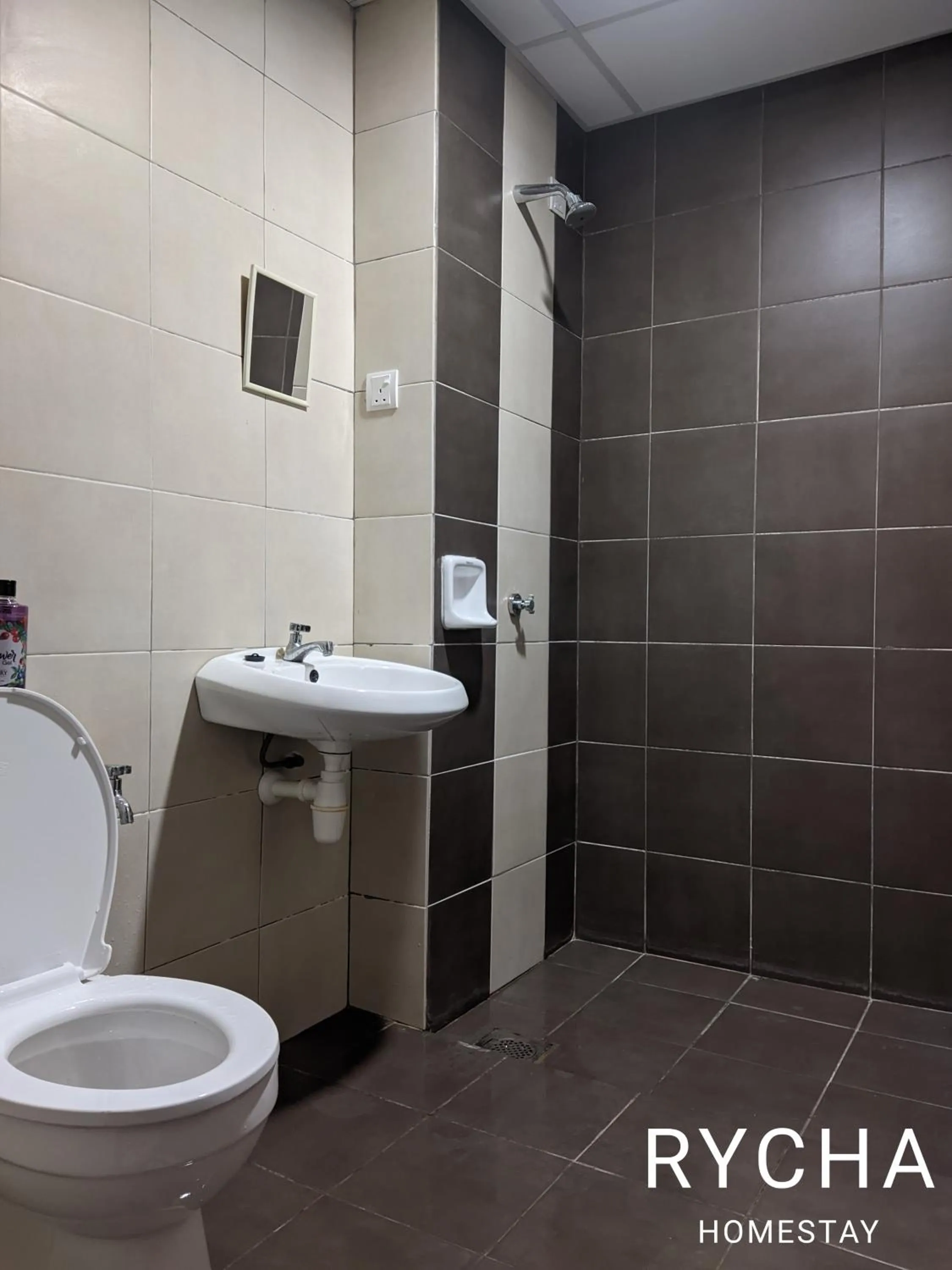 Bathroom in Rycha Homestay A famosa near Waterpark