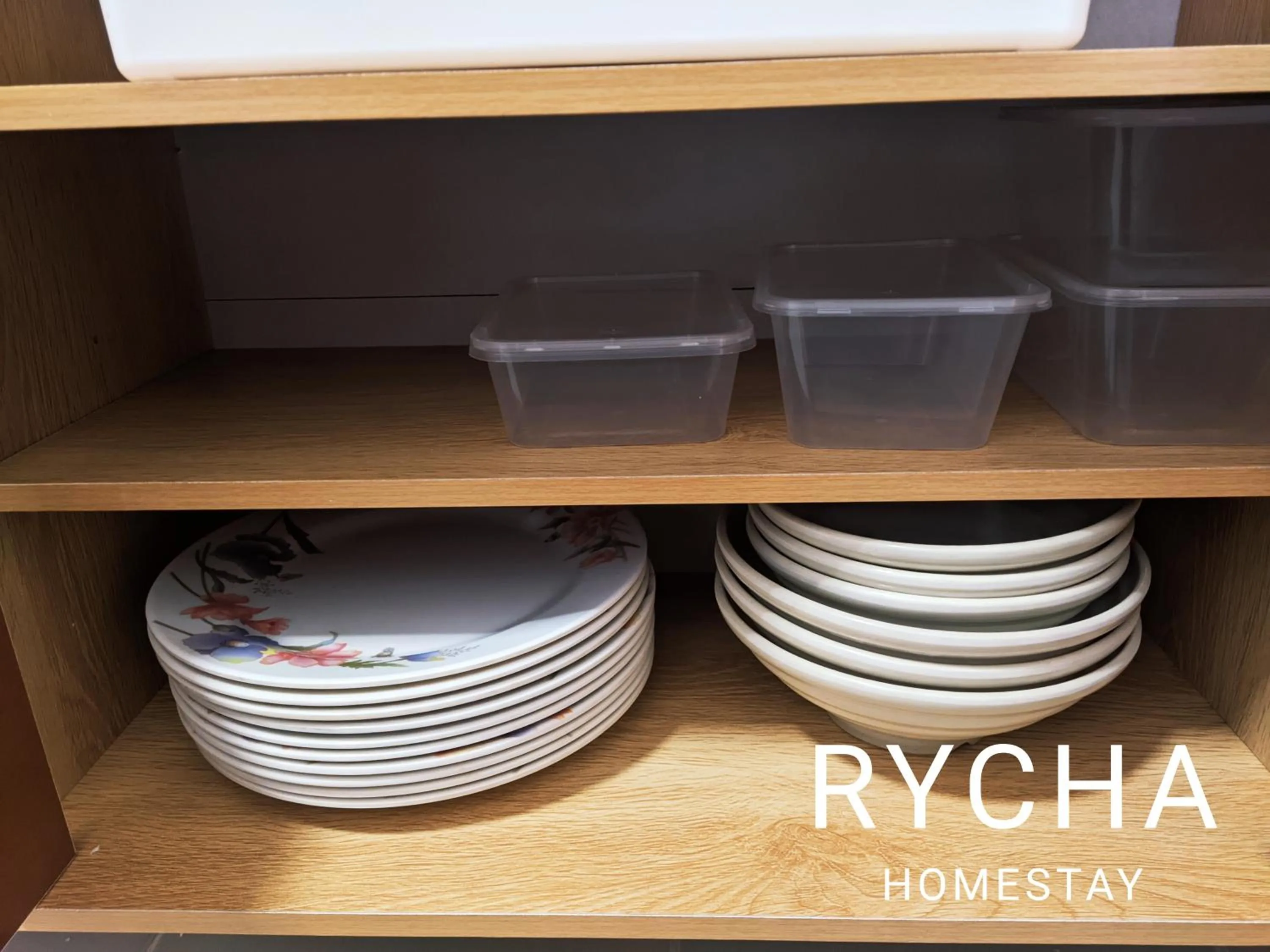 Kitchen or kitchenette in Rycha Homestay A famosa near Waterpark