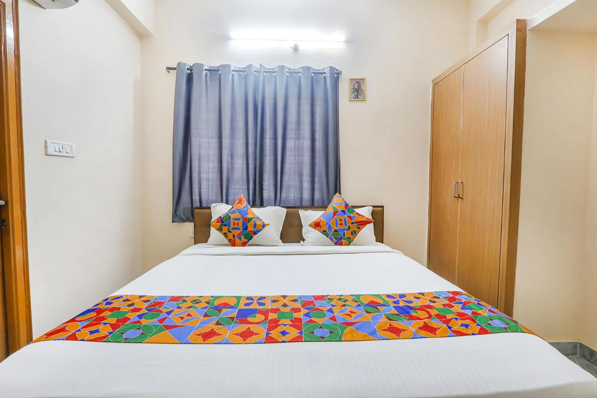 Bed in Via Prestige Castle - Nr KIMS Hospital, Kondapur