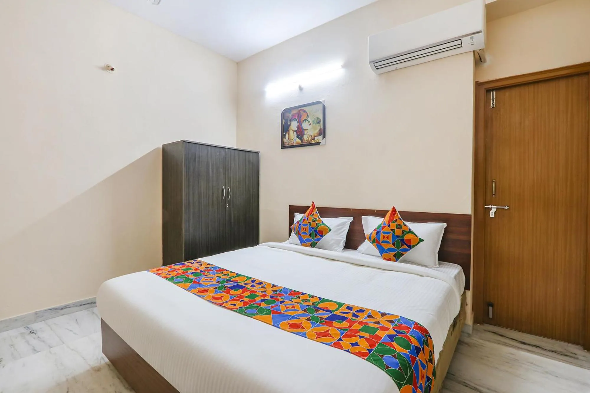 Bed in Via Prestige Castle - Nr KIMS Hospital, Kondapur