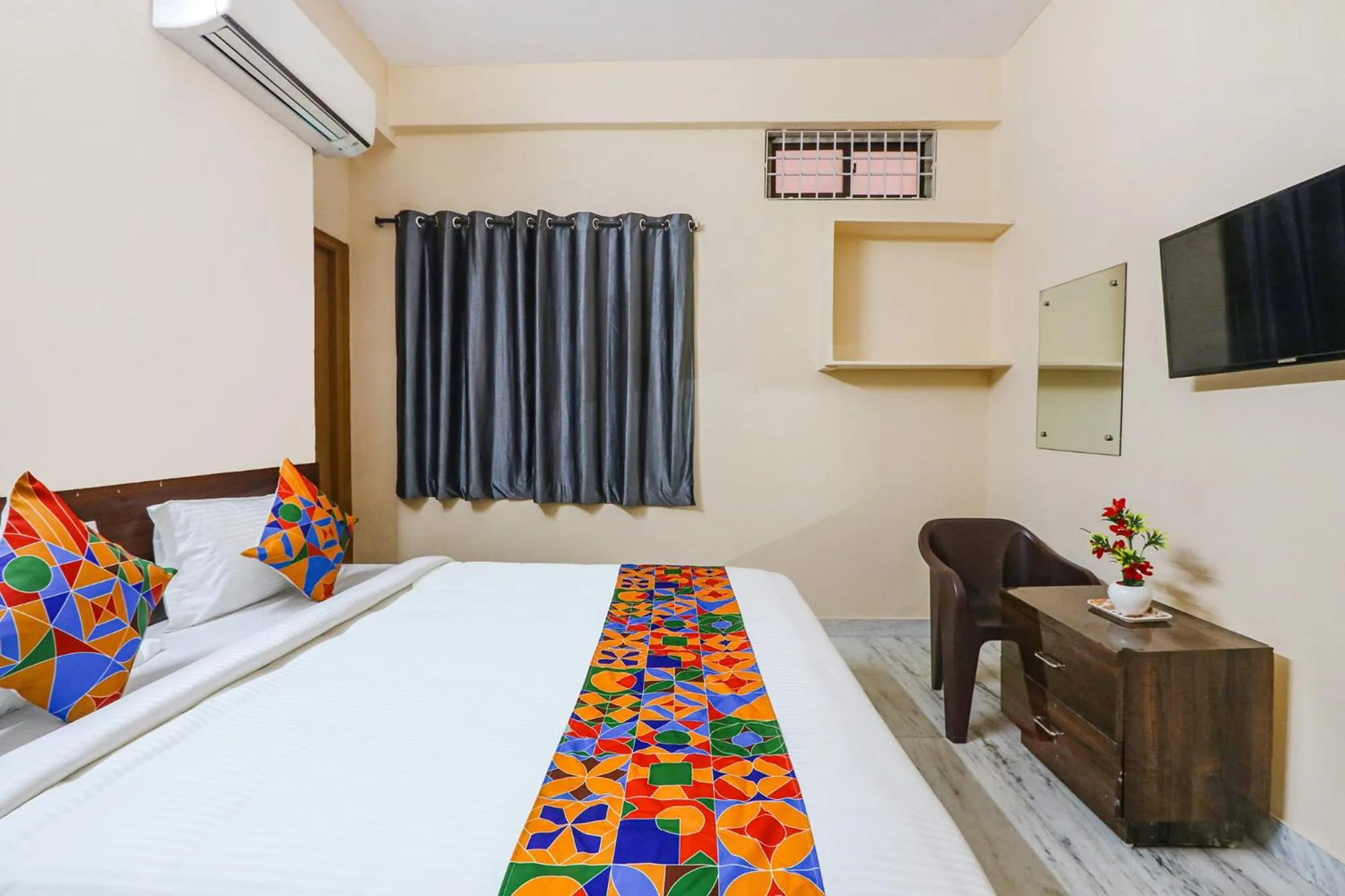Bed in Via Prestige Castle - Nr KIMS Hospital, Kondapur