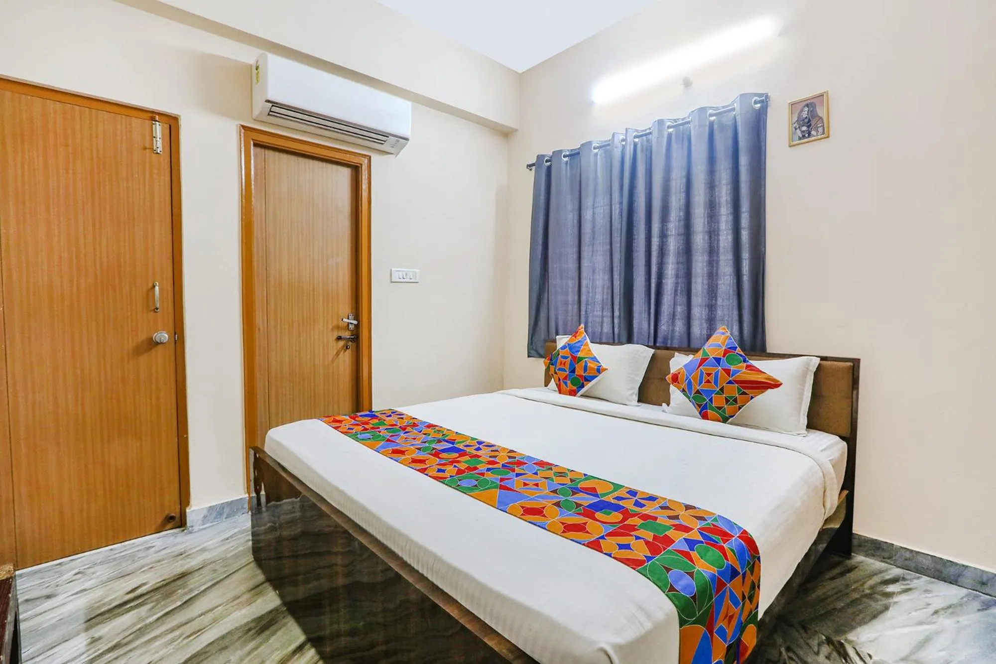Bed in Via Prestige Castle - Nr KIMS Hospital, Kondapur