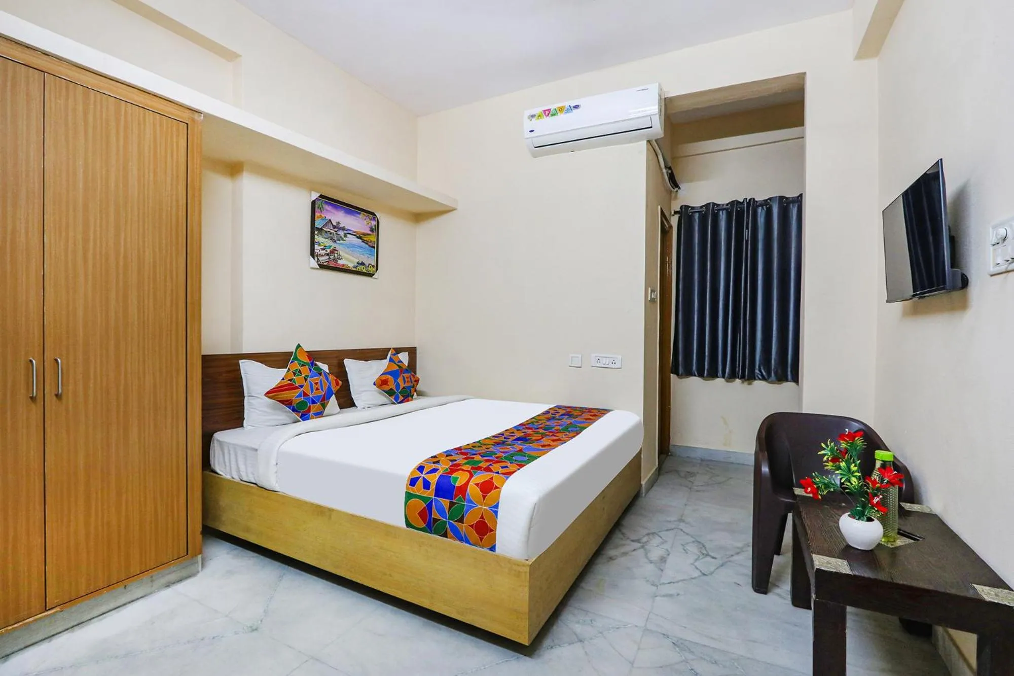 Bed in Via Prestige Castle - Nr KIMS Hospital, Kondapur