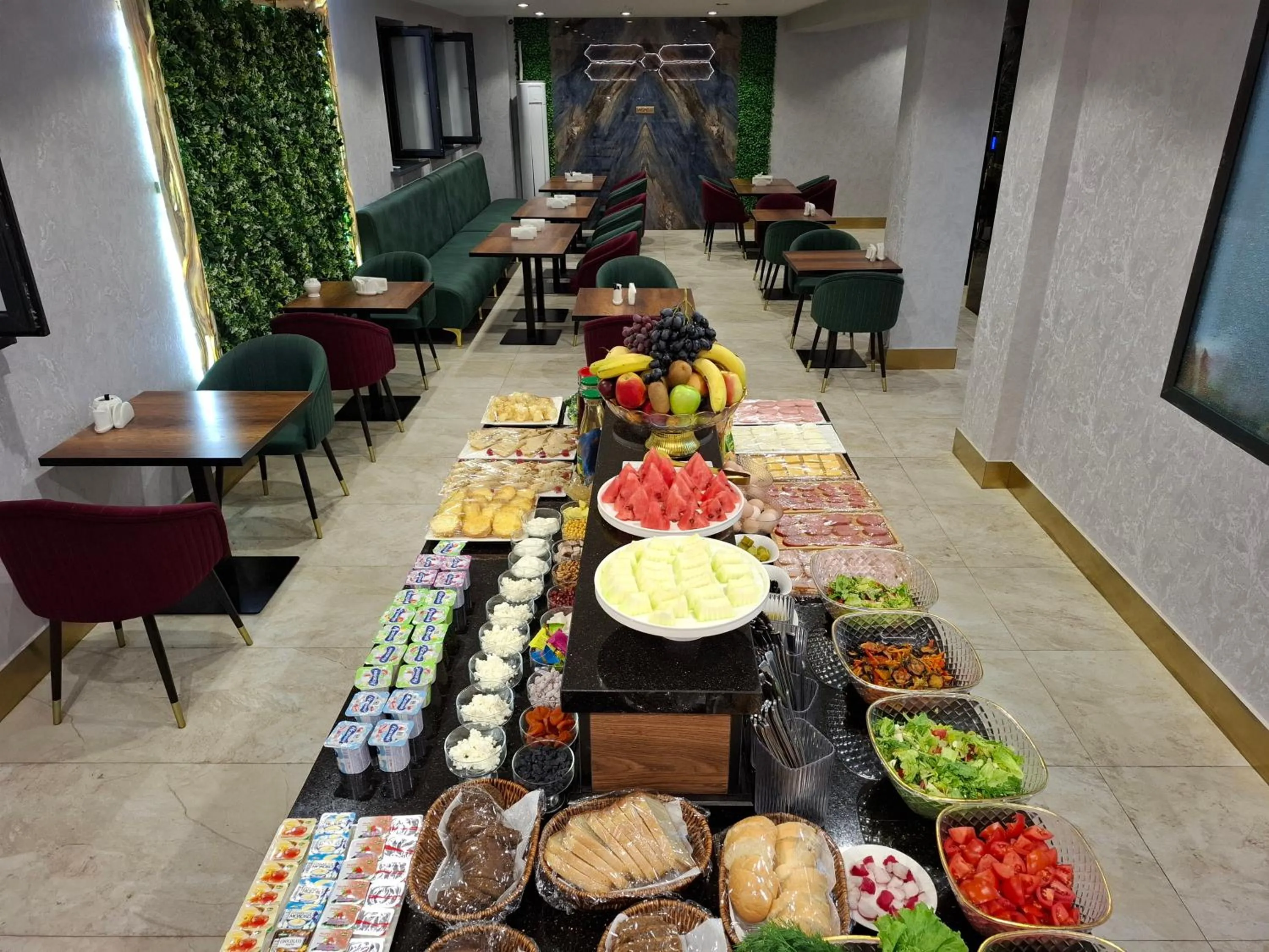 Restaurant/places to eat in My Status Hotel