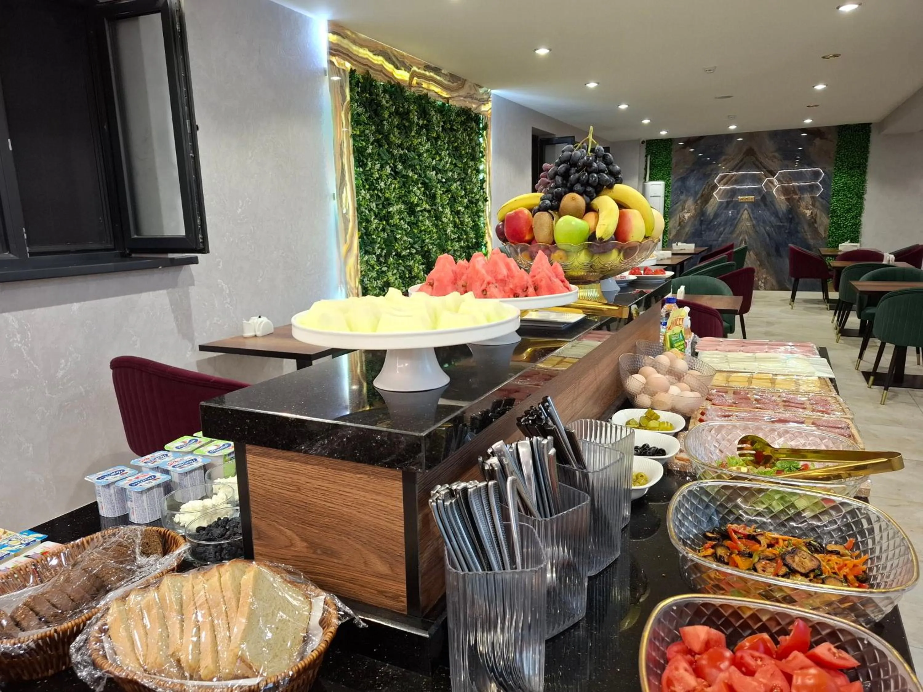 Restaurant/places to eat in My Status Hotel