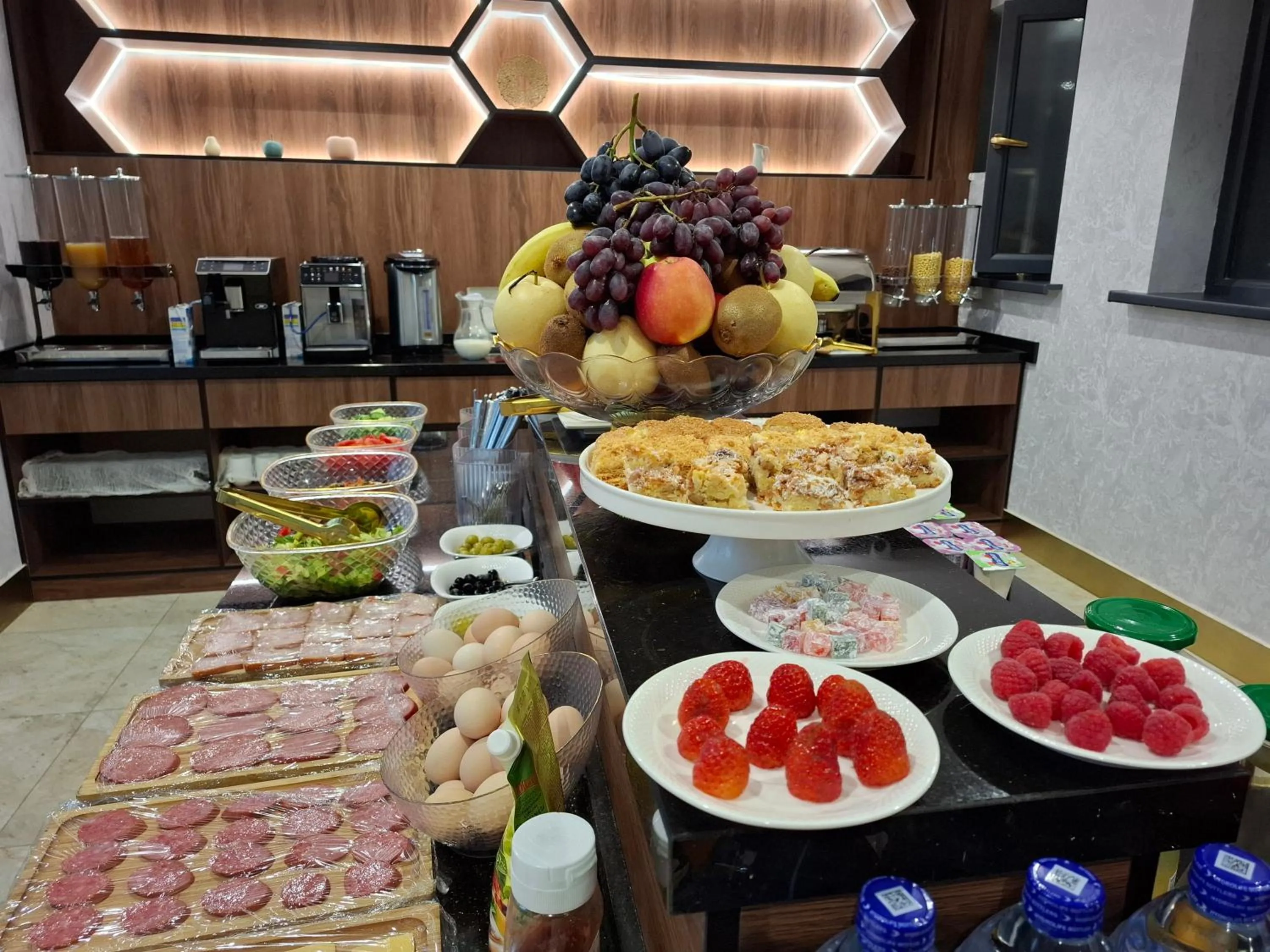 Restaurant/places to eat in My Status Hotel