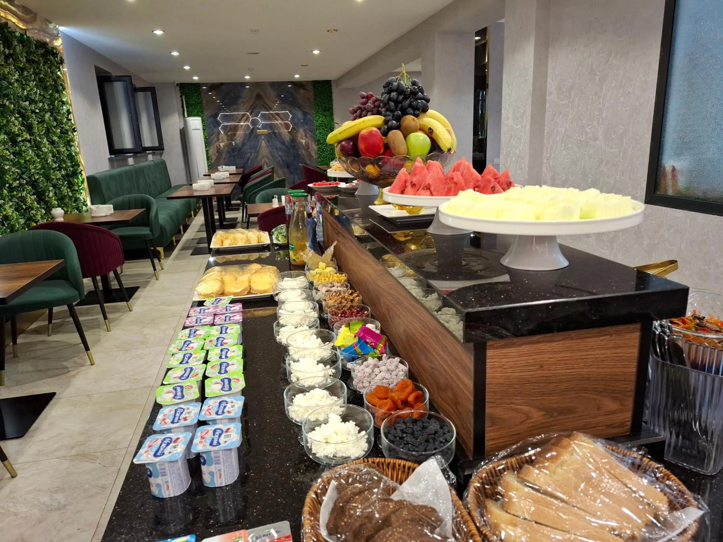 Restaurant/places to eat in My Status Hotel