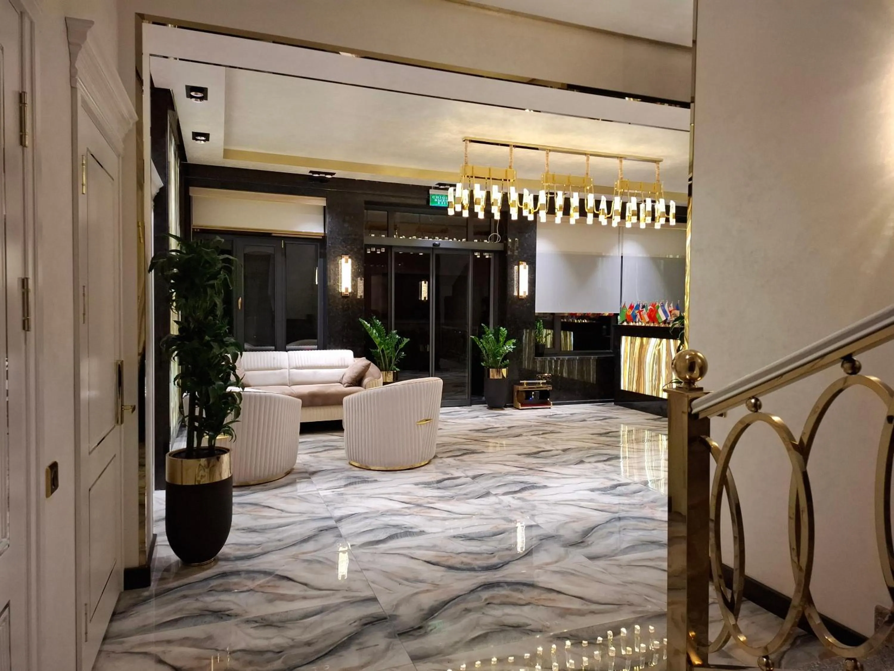 Communal lounge/ TV room in My Status Hotel